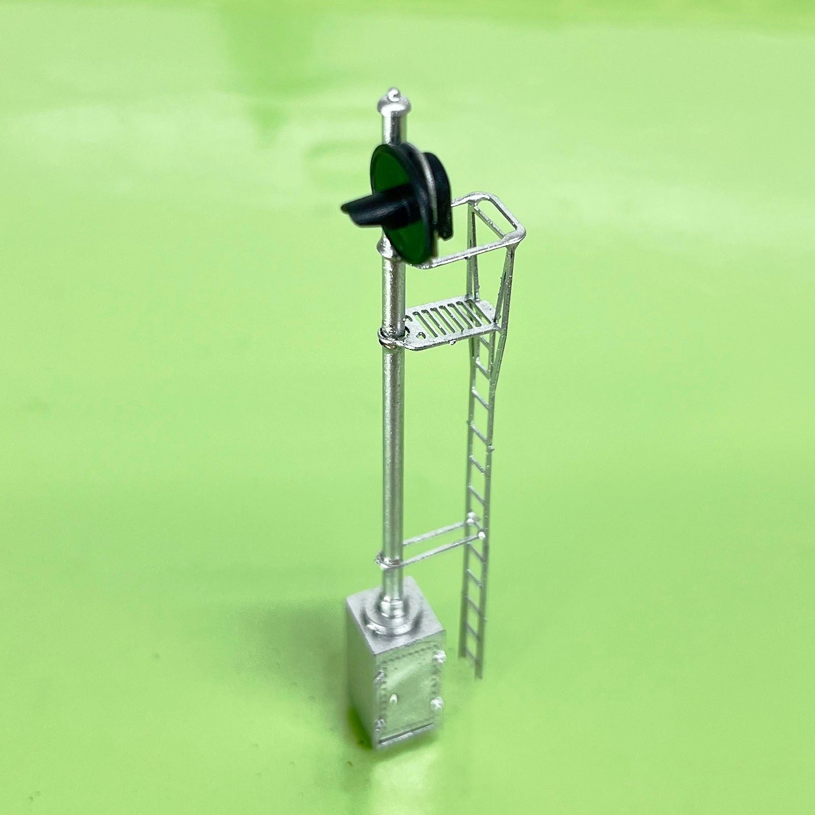 1 x HO scale model railroad 3 colors searchlight signal metal cabinet #06SL