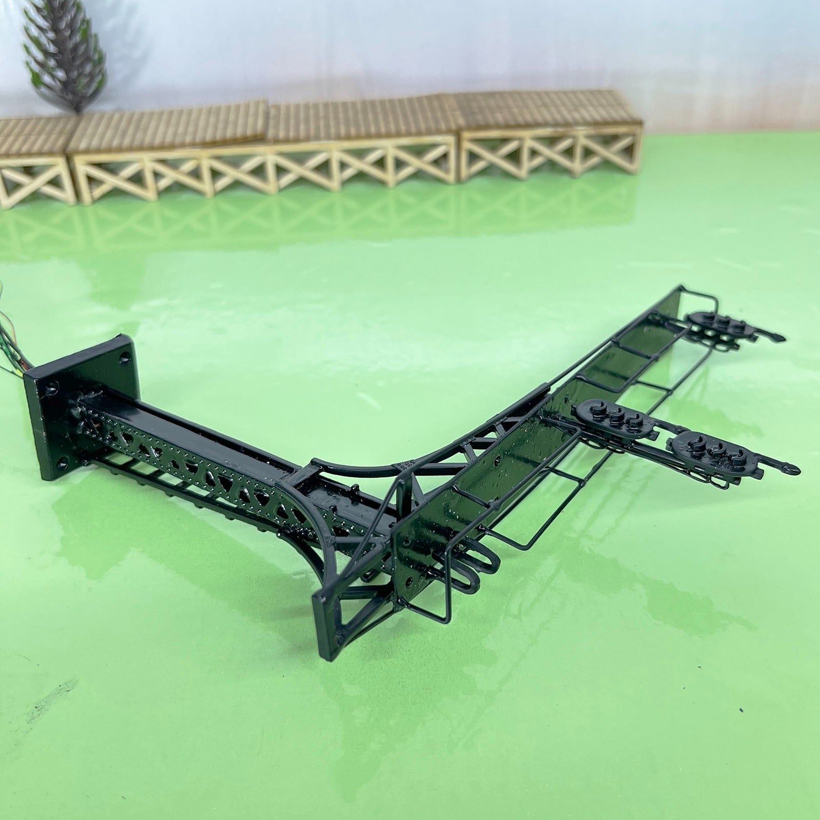 1 x HO scale cantilever block signal bridge 3 targets 3-colors metal #L1R2BL