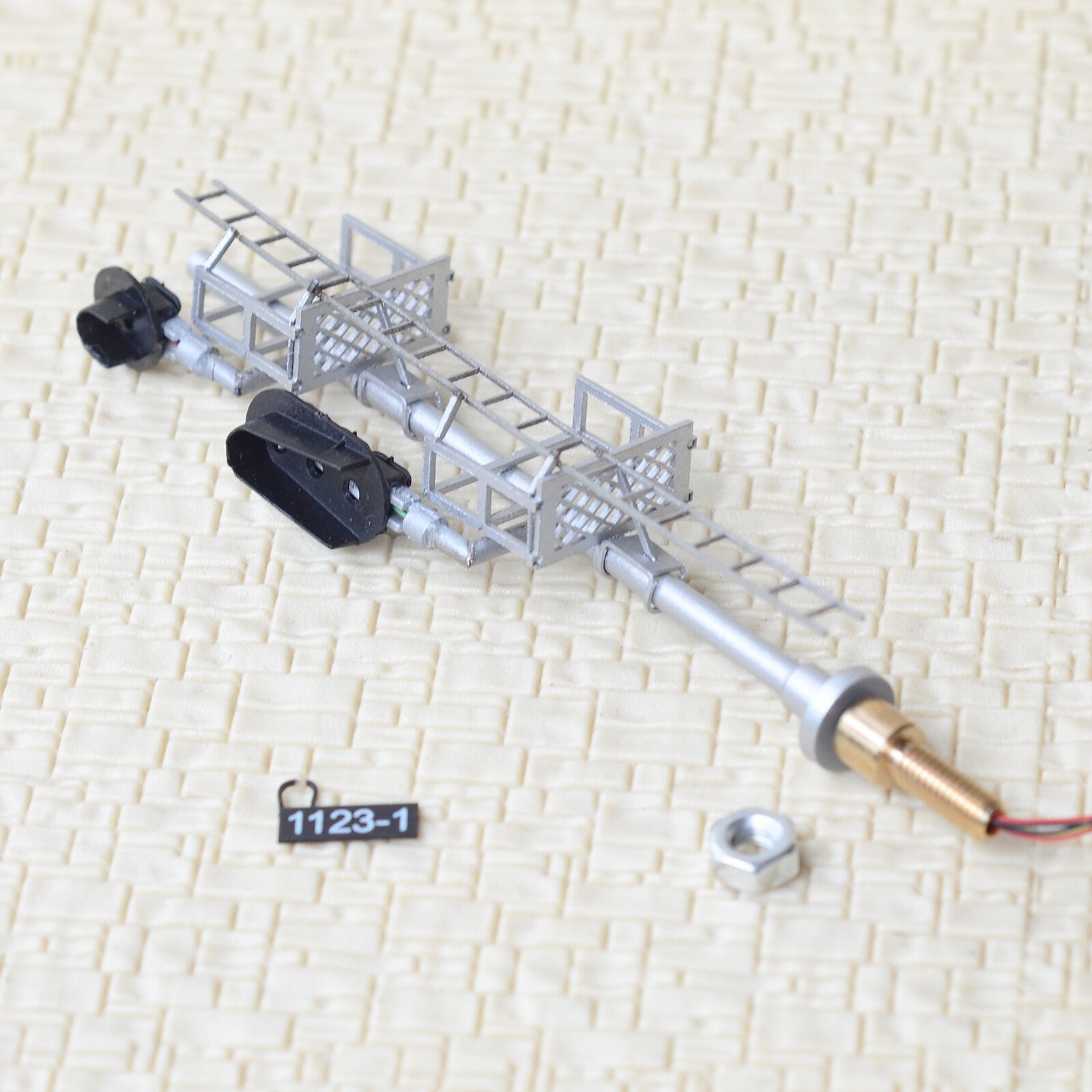 1 x HO scale fixed Red over 3 colors light Darth Vader style block signals #F13