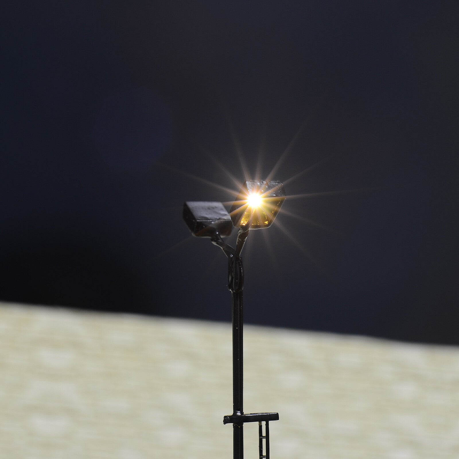 2 x O scale model railroad yard light long life SMD LED made street lamppost R44