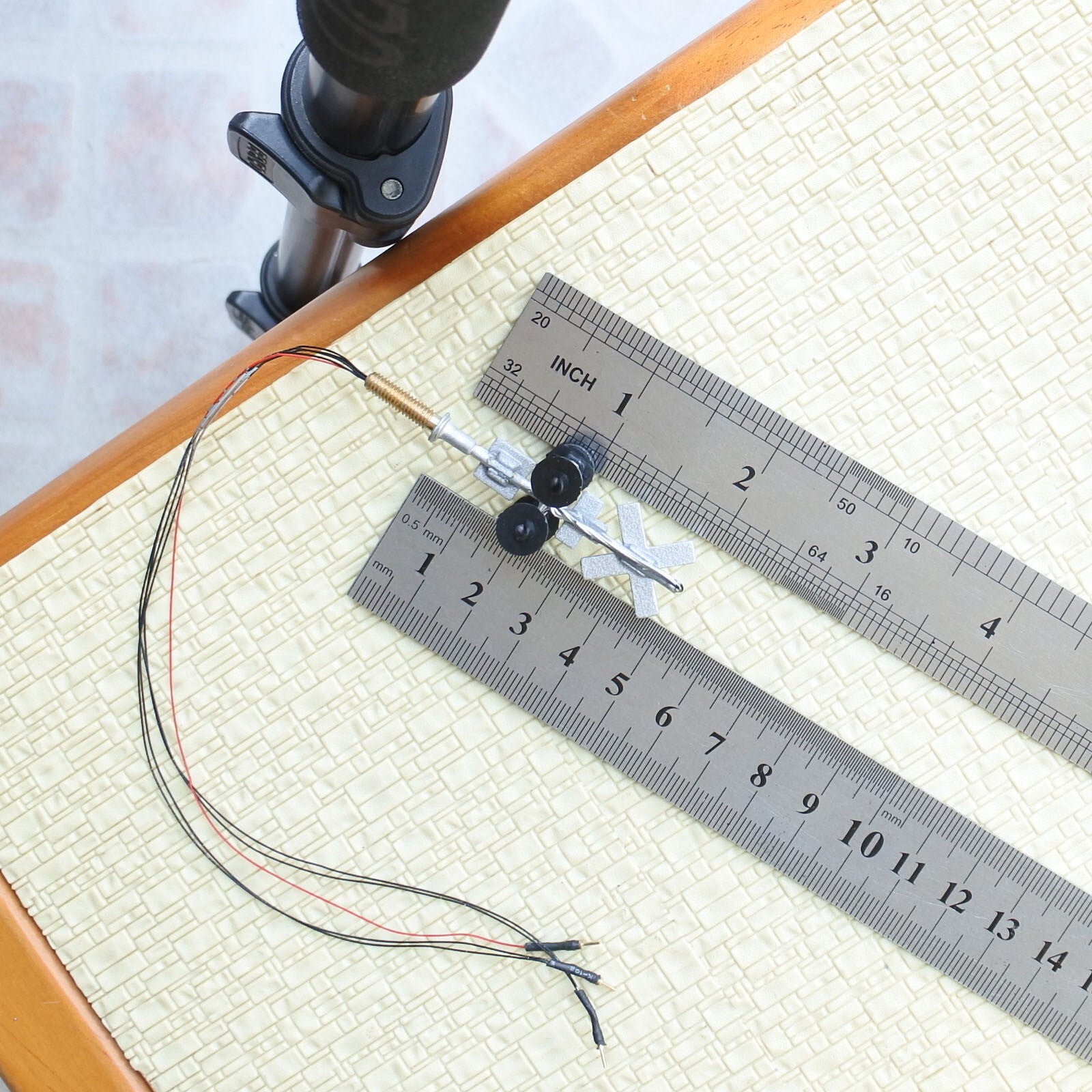 2 x HO scale railroad crossing signals 2 tracks + 1 circuit board flasher #SL4