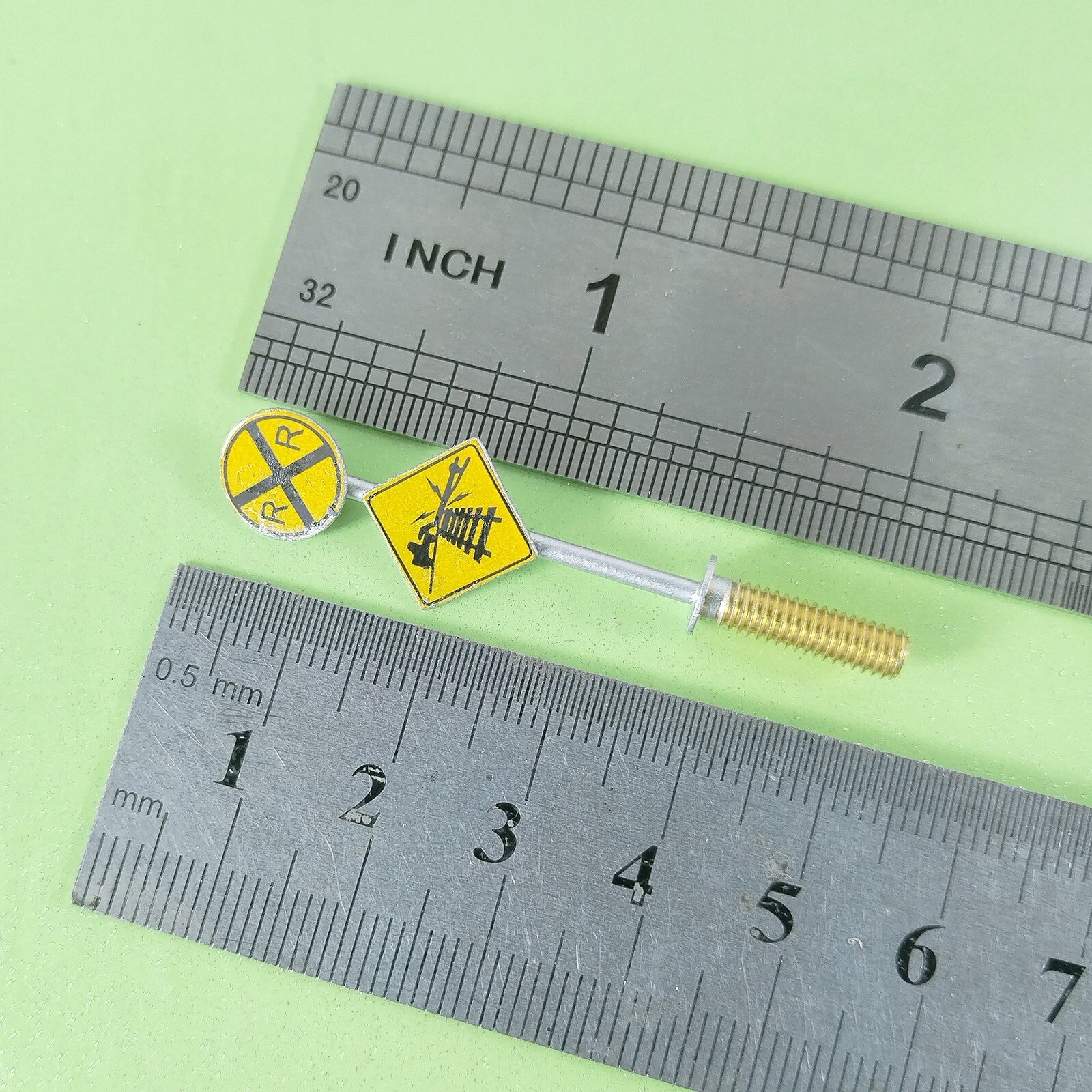 2 x HO scale railroad warning sign RR caution tracks sign trackside traffic #RCT