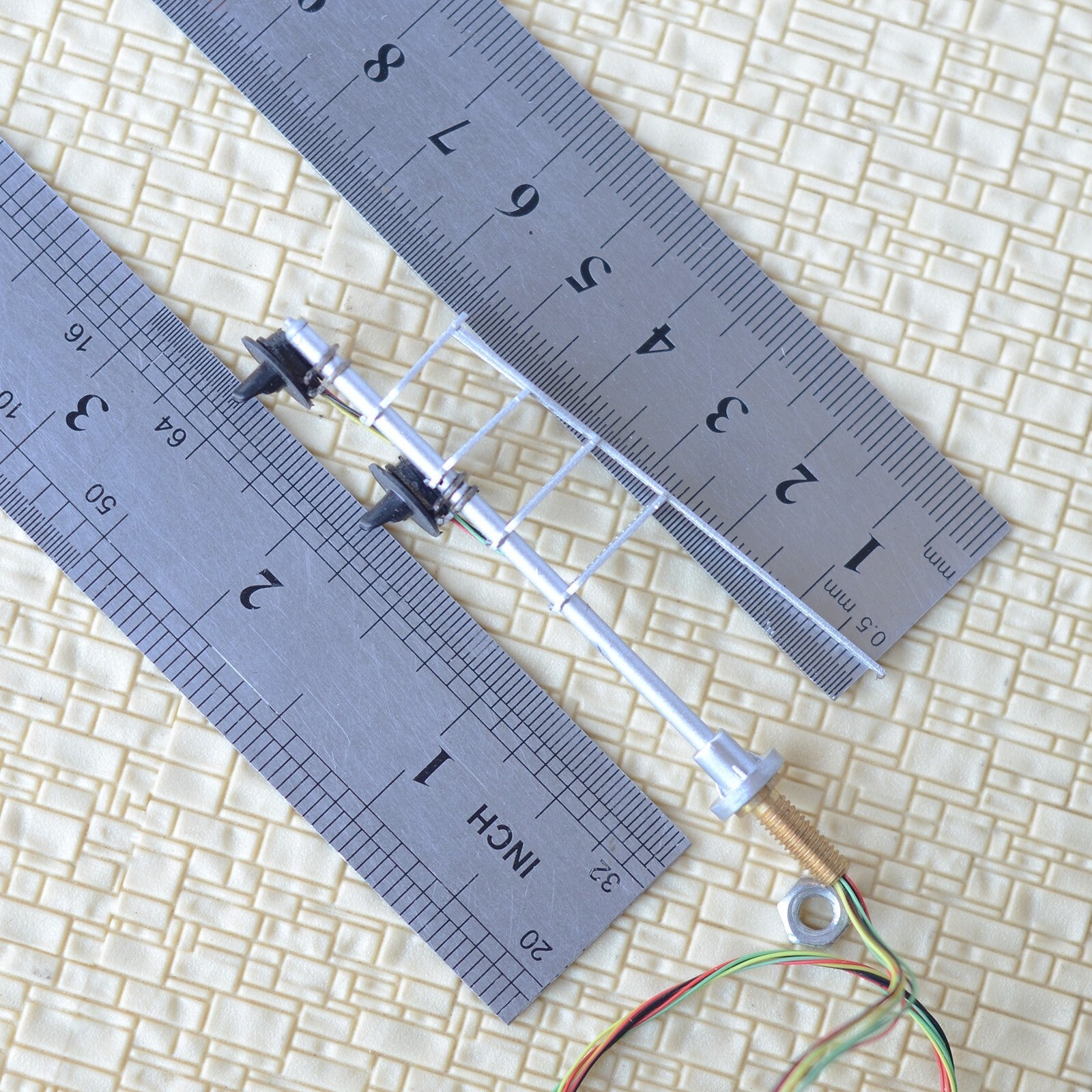 1 x HO scale model railroad LED searchlight signal 3-colors 2 heads metal #M12