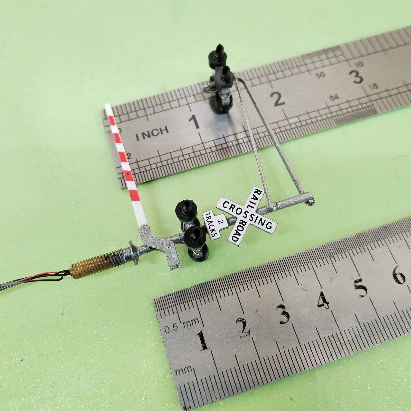 1 x N scale model cantilever grade crossing signal / gate arm barrier #160C06DG