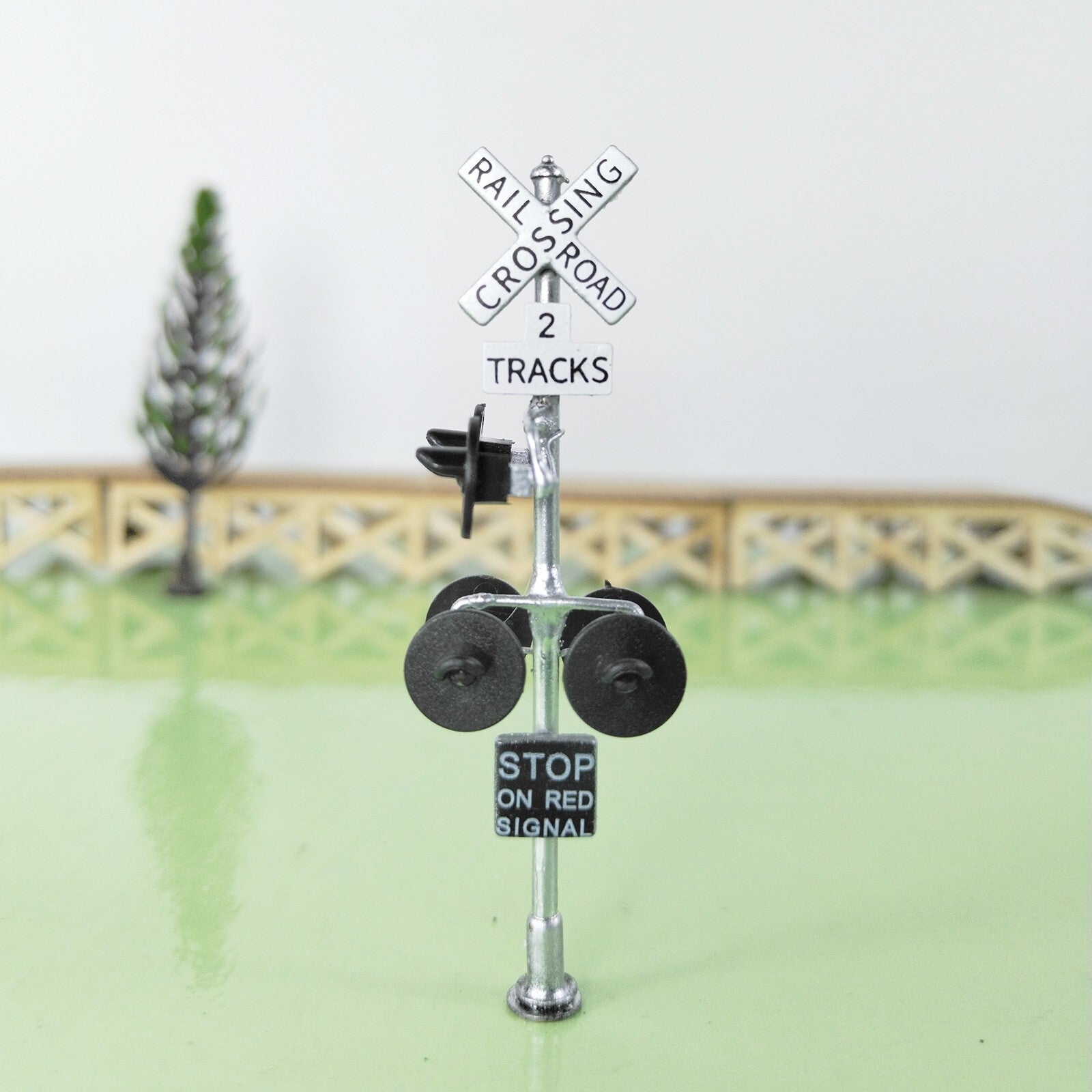 2 x HO scale railroad grade crossing signal with side assistant signal #CWS