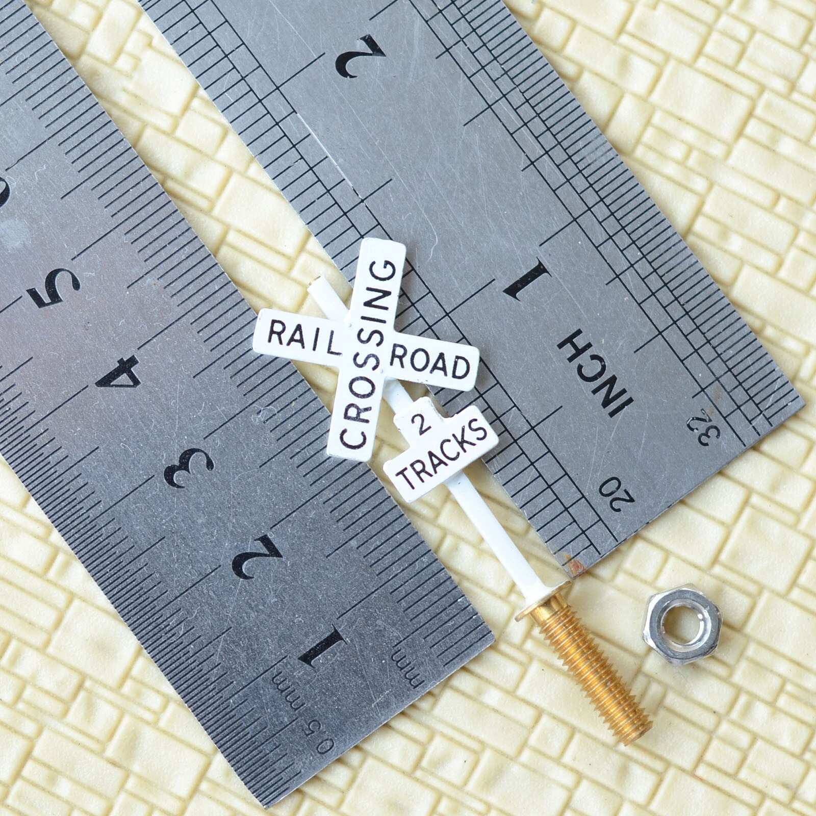 2 x HO scale railroad crossing warning sign CROSSBUCKS 2 tracks signal #2T