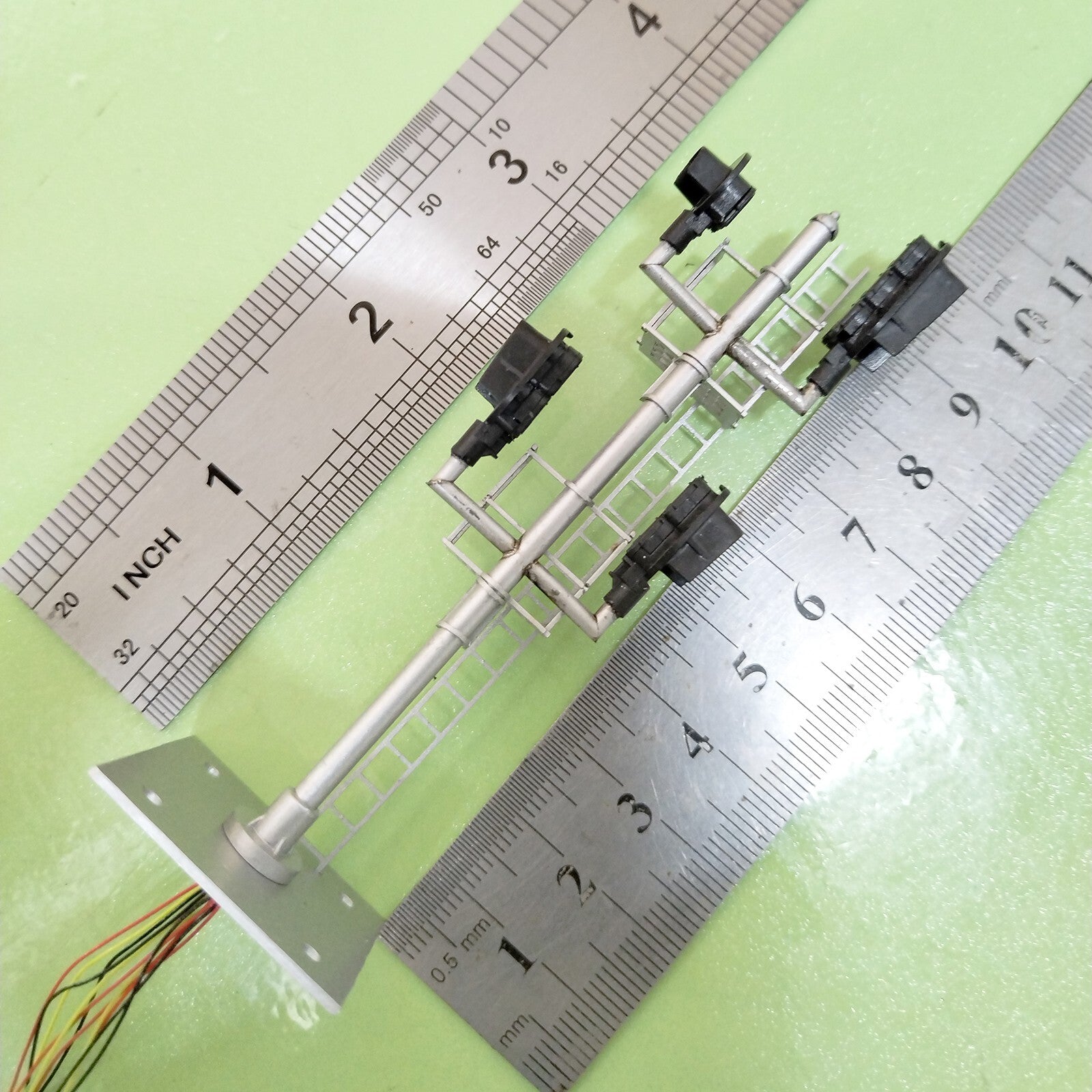 1 x HO scale 3 colors block signal sunshield 4 heads Darth Vader style #U13D22YR