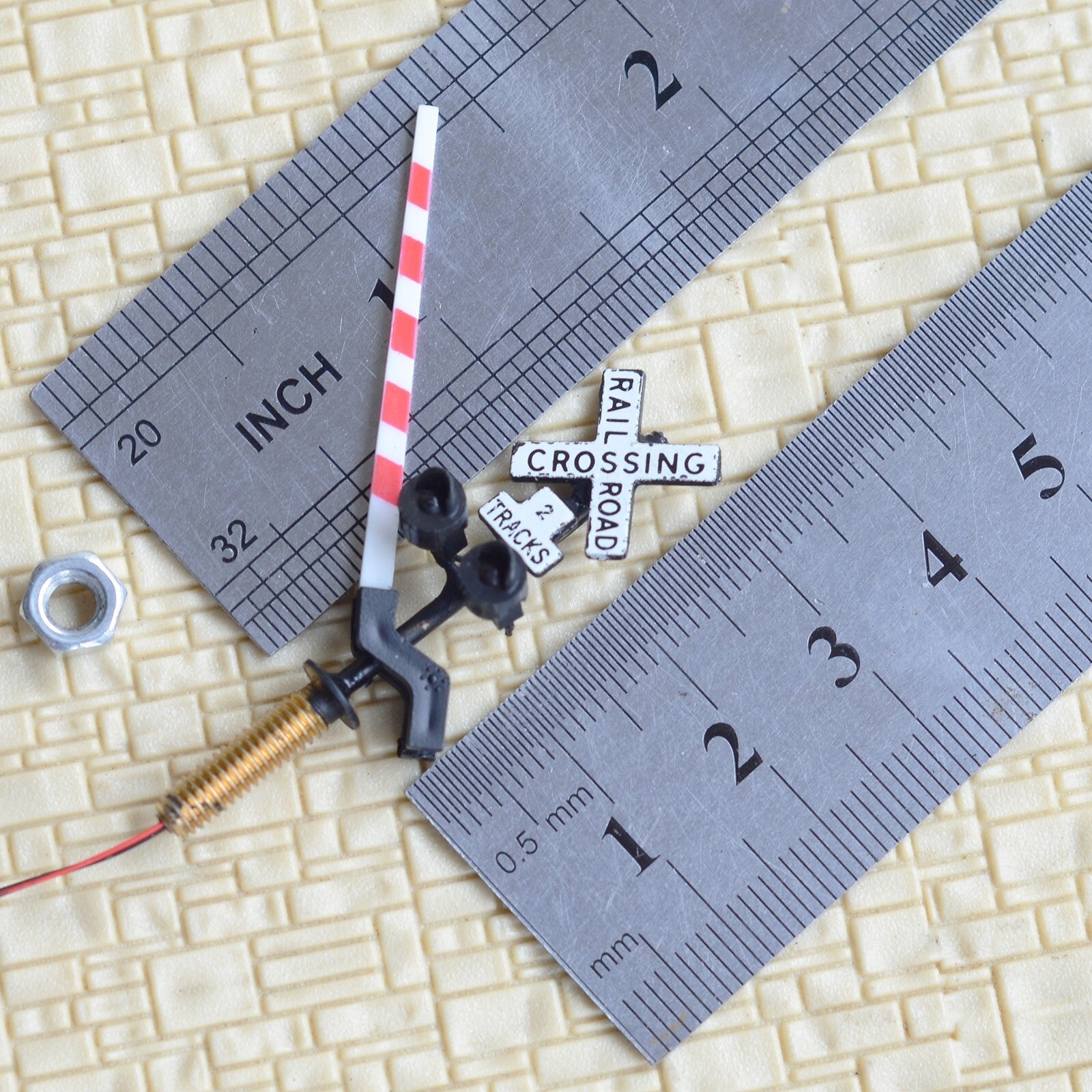 2 x N scale model grade crossing signal gate stop lever 2 track + flasher #NB22