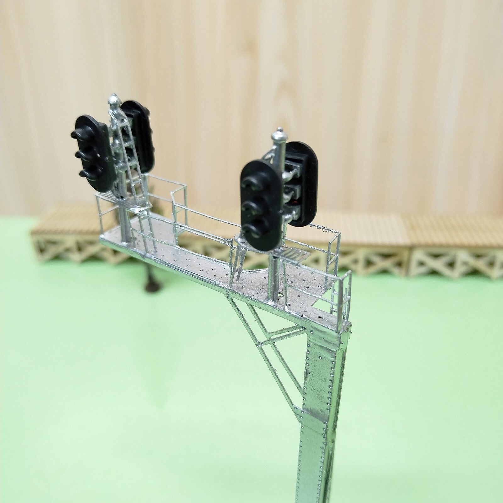 1 x HO scale cantilever block signal tower metal 4 heads 2 directions #CB22