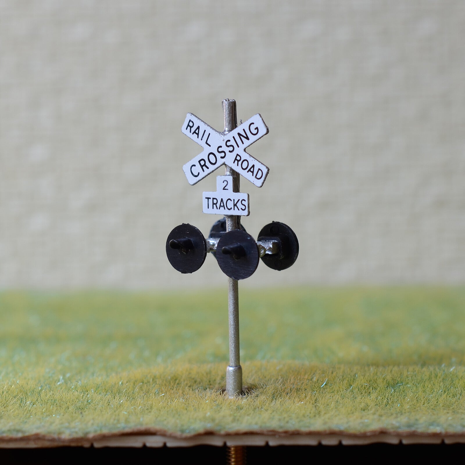 1 x HO scale railroad grade crossing signals 2 track LED made 4 target silver #X