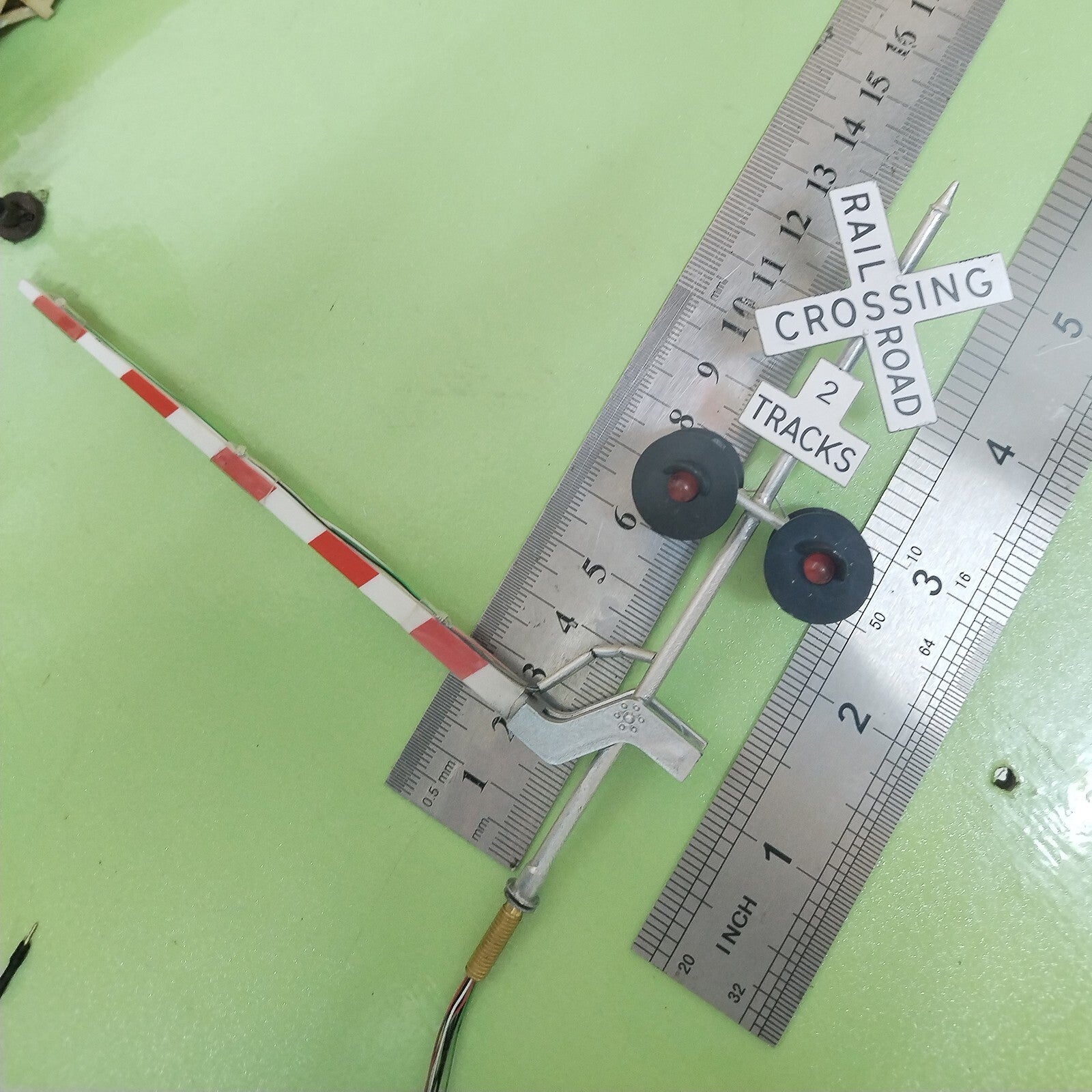 2 x O scale model grade crossing signal with gate arm barrier lights #C48GL