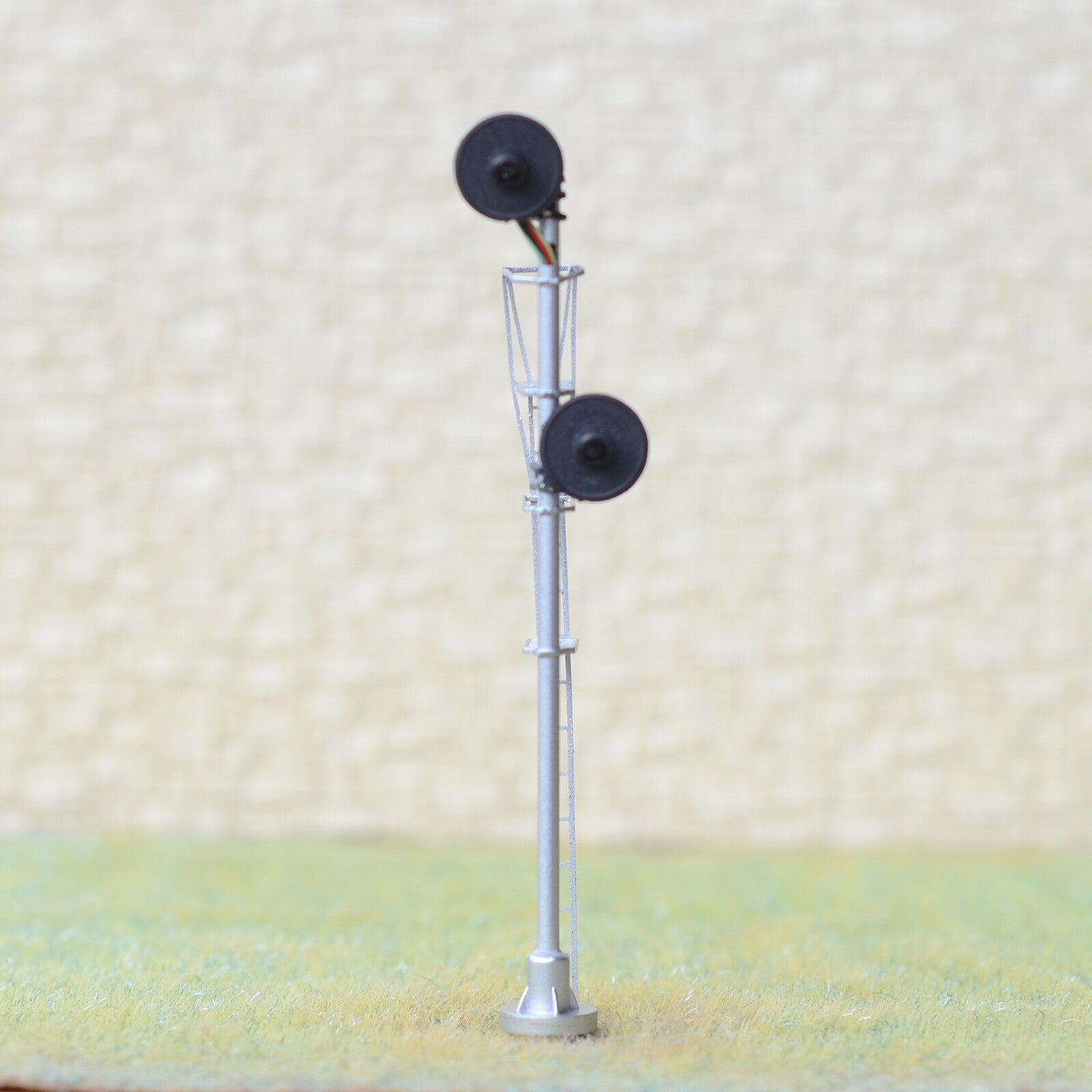 1 x HO scale model railroad 3-colors searchlight signal 2 heads indicator #T2