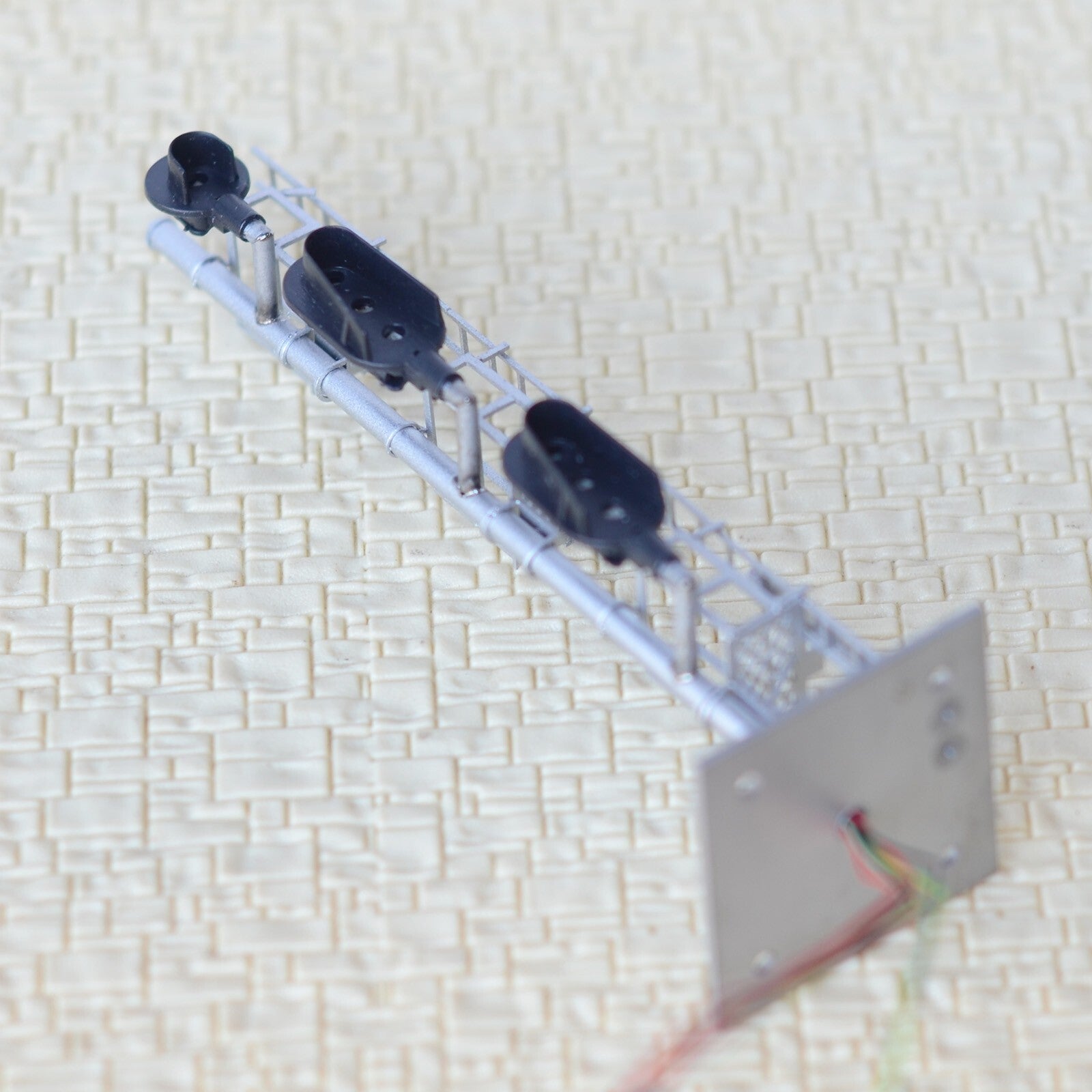 1 x HO scale model 3 colors block signal 3 heads Darth Vader style LED #F133