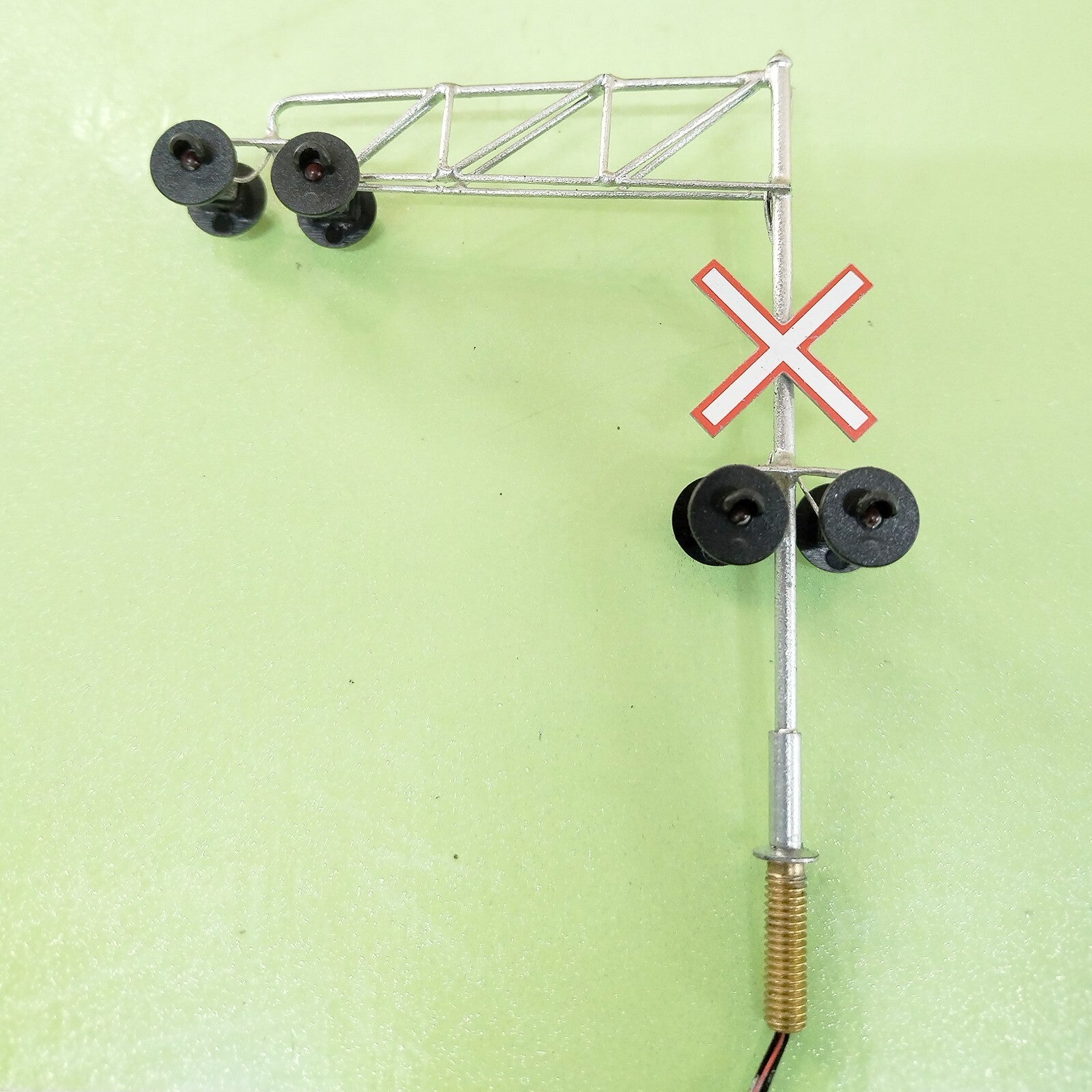 1 x HO scale railroad Canada cantilever grade crossing signal 2 TACKS #CA27