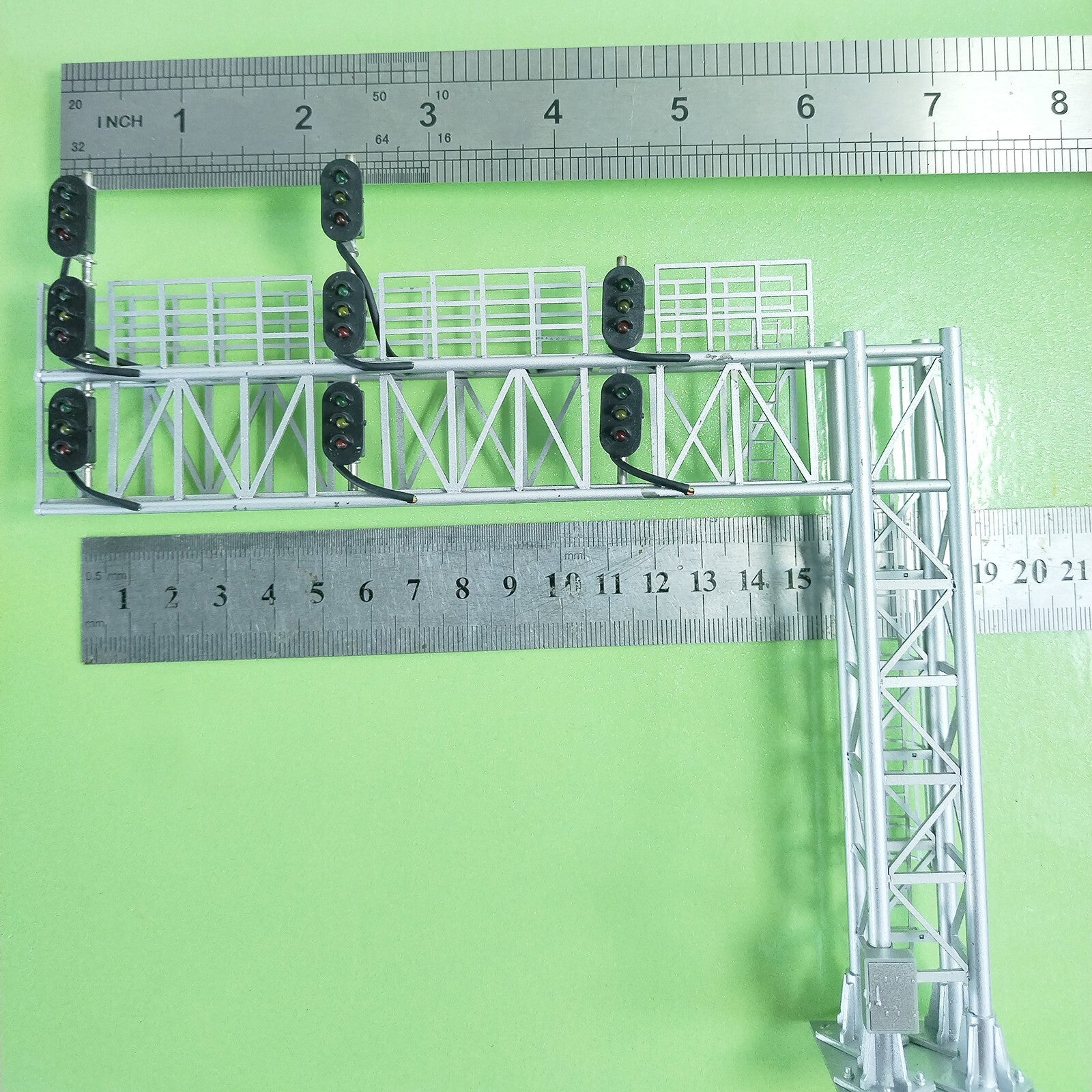 1 x HO scale model 3 colors block cantilever signal 3 tracks 8 heads steel #CS8B