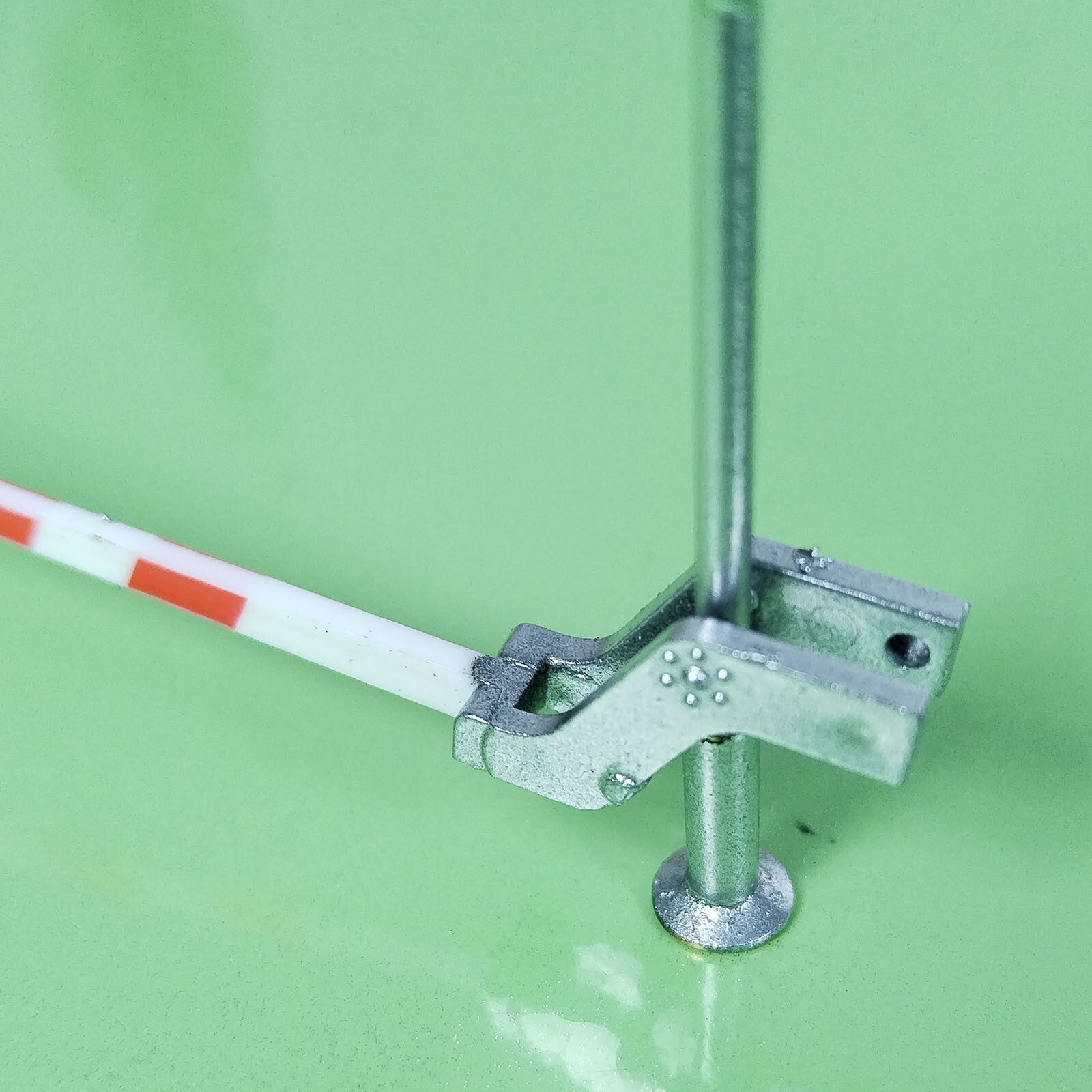 2 x HO scale model railroad grade crossing arm gate stop lever sign silver #GT87