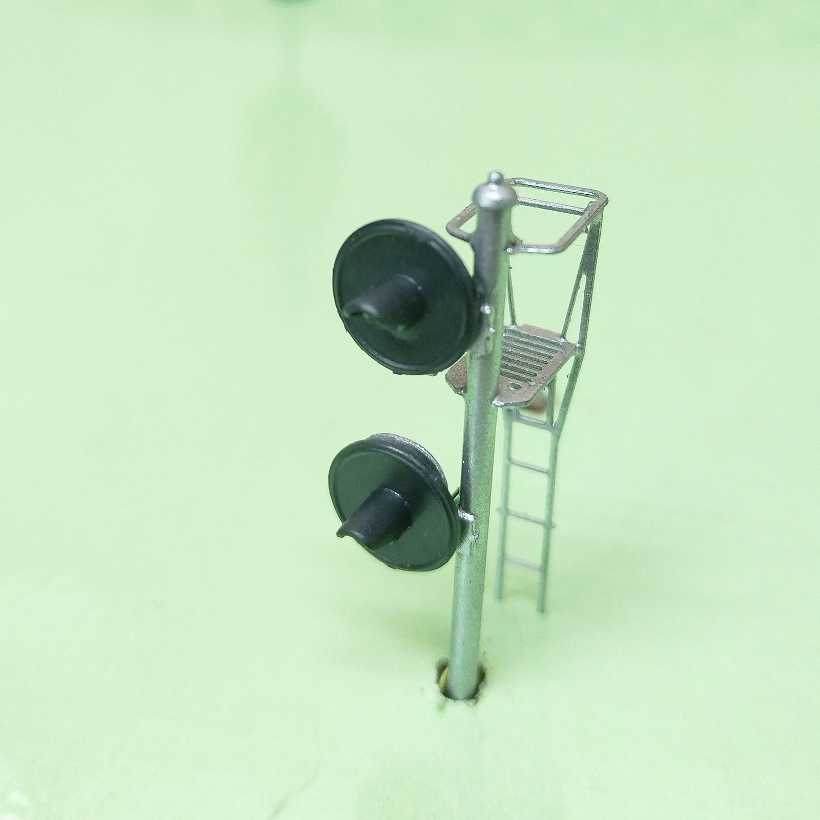 1 x searchlight signal target for cantilever signal bridge making 2 target #FC22