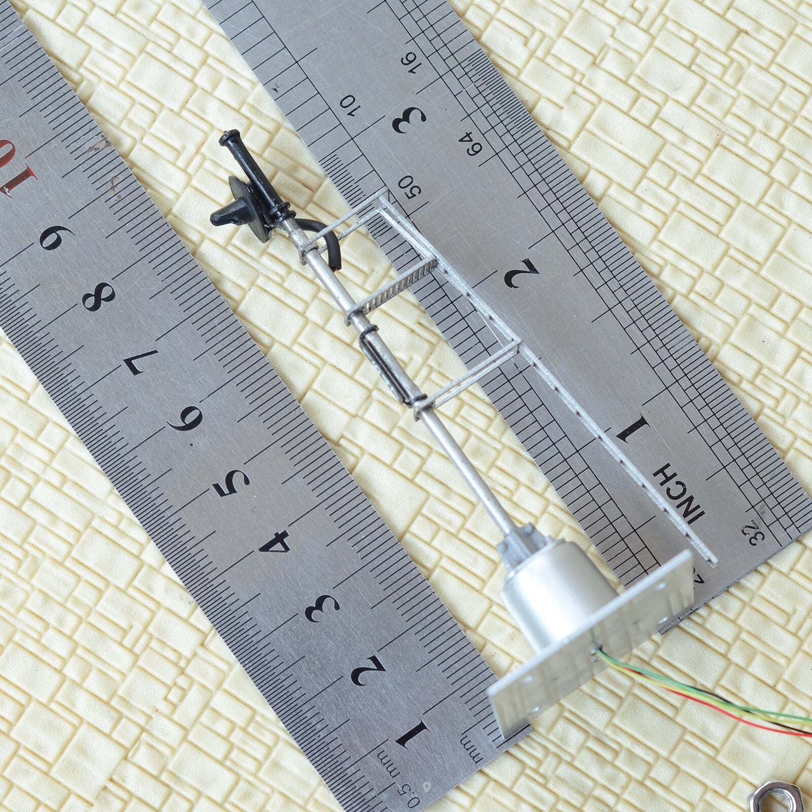 1 x HO scale model railroad Bi-Colors searchlight signal fine metal made #02RW