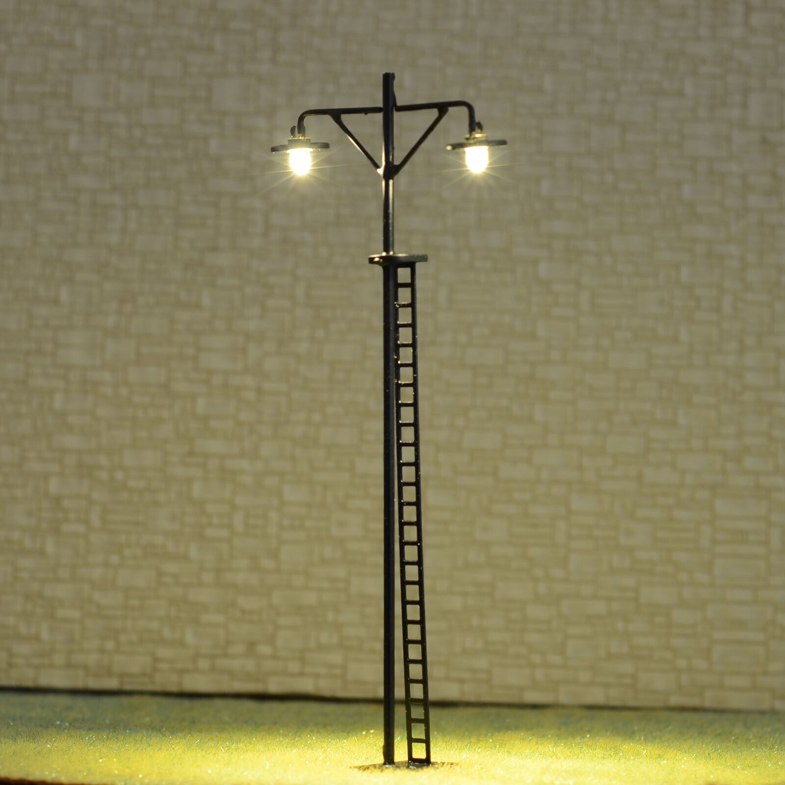 4 x HO scale LED yard light model train railroad street station lamp post #LA73
