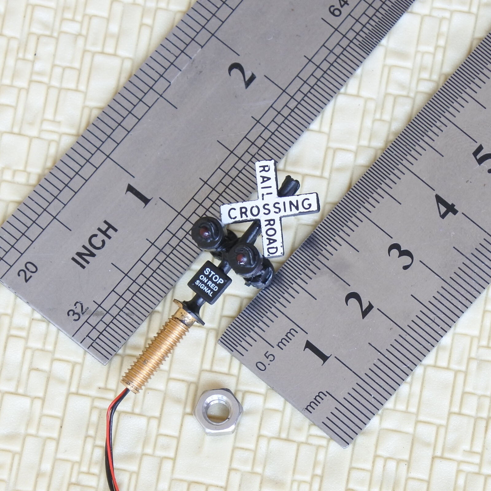 1 x N scale railroad grade crossing signal light 2 track sign LED made #csnBL4