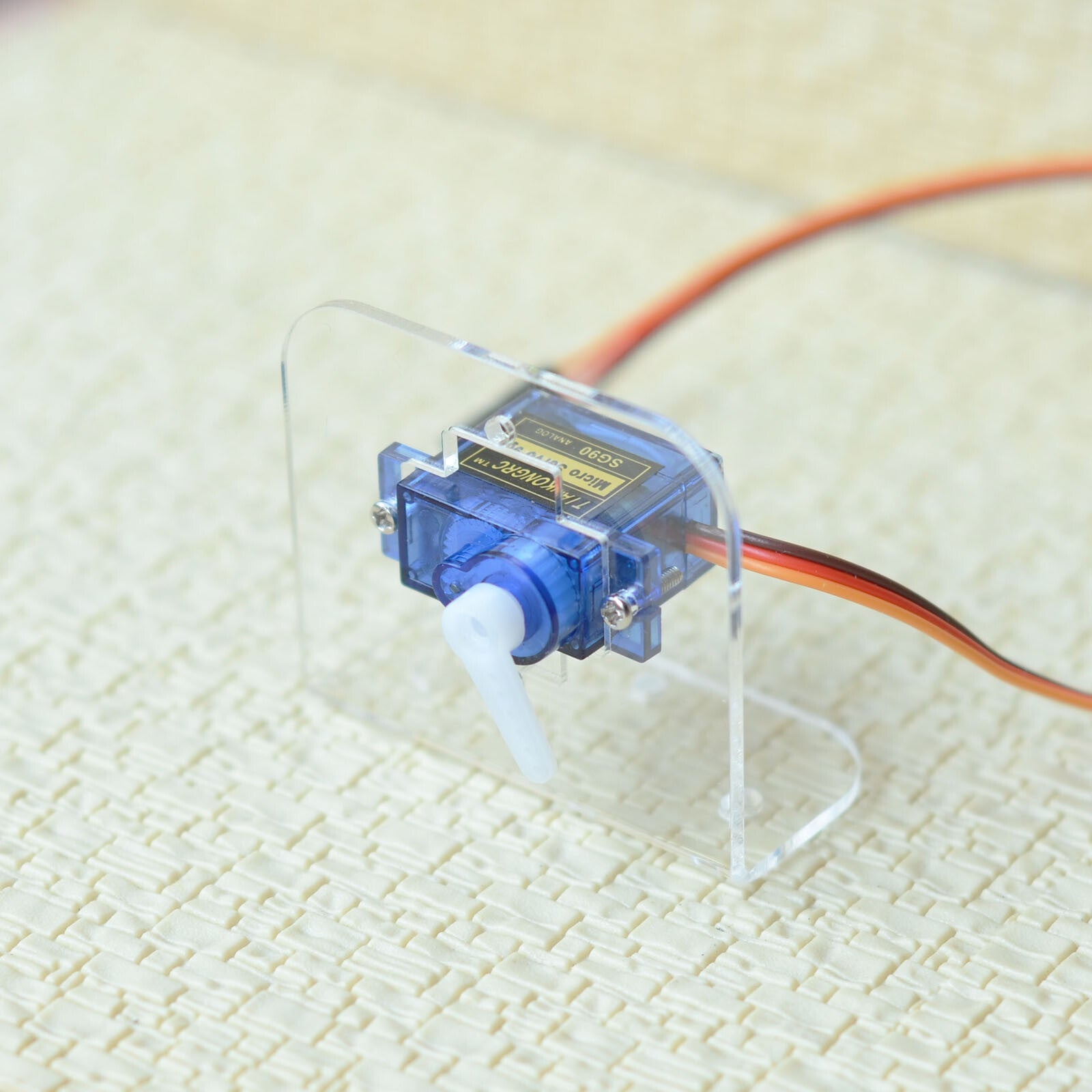 1 x SG90 mini servo with Acrylic bracket installer for crossing signal gate arms
