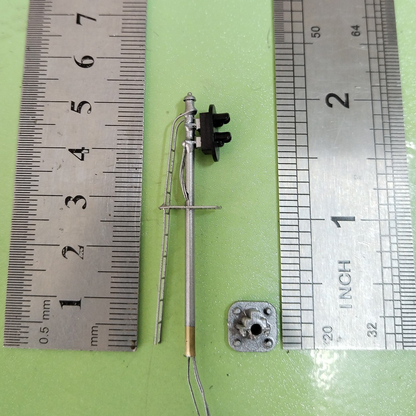 1 x black signal target for cantilever signal bridge making 3 aspects #FB02