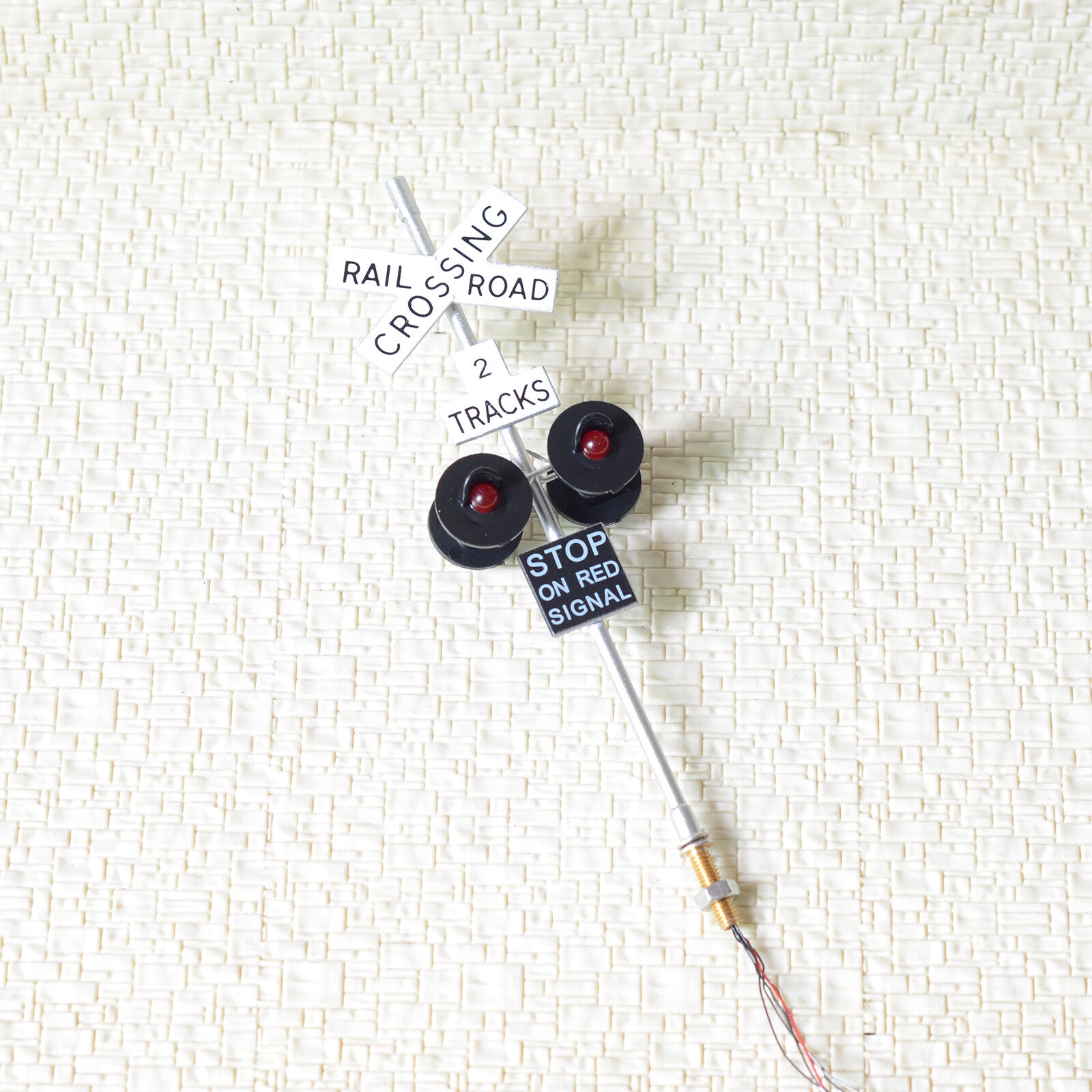 2 x O scale railroad crossing signals 4 heads + 1 circuit board flasher #2SL4X