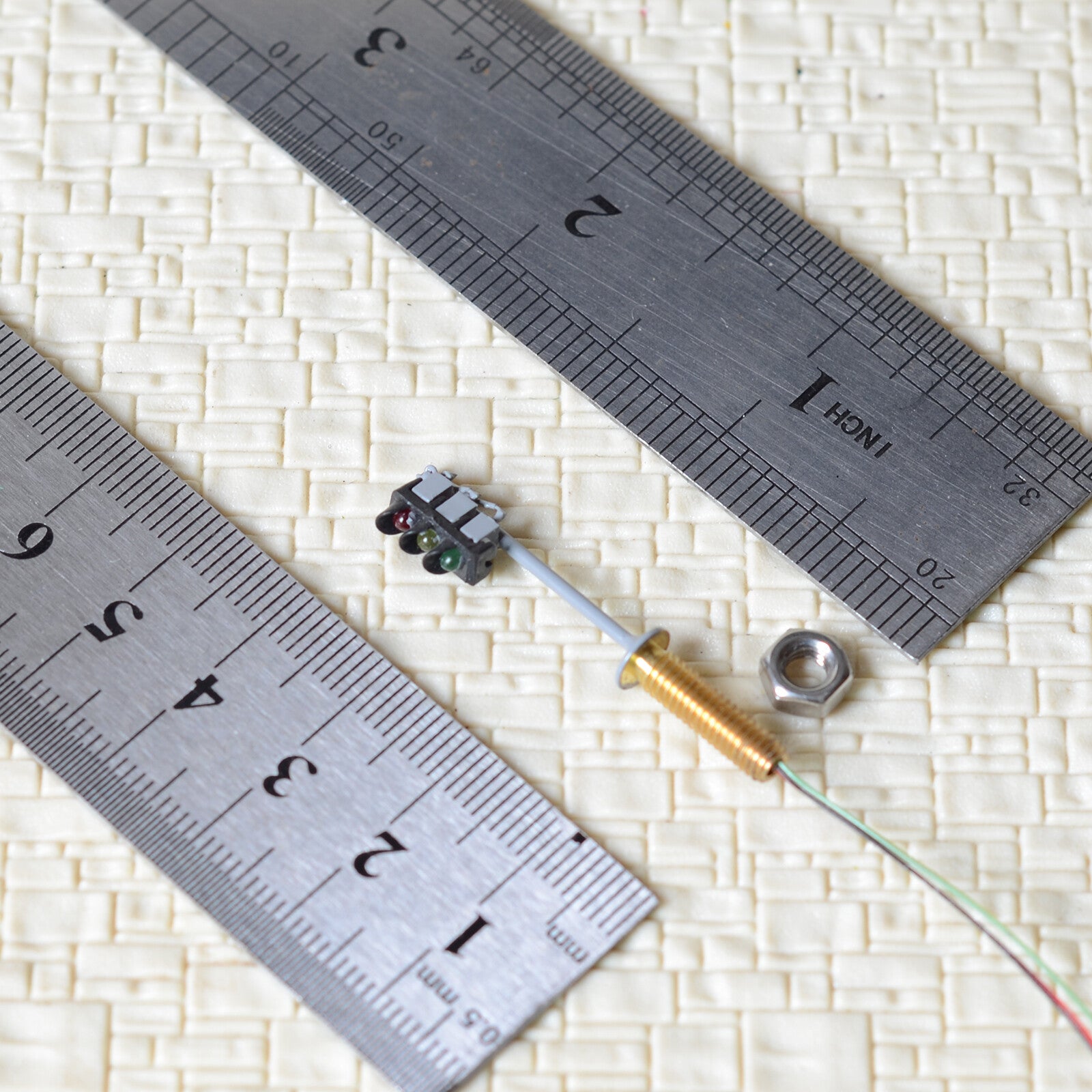 2 x traffic signal light N scale model railroad crossing walk pedestrian #GR3N