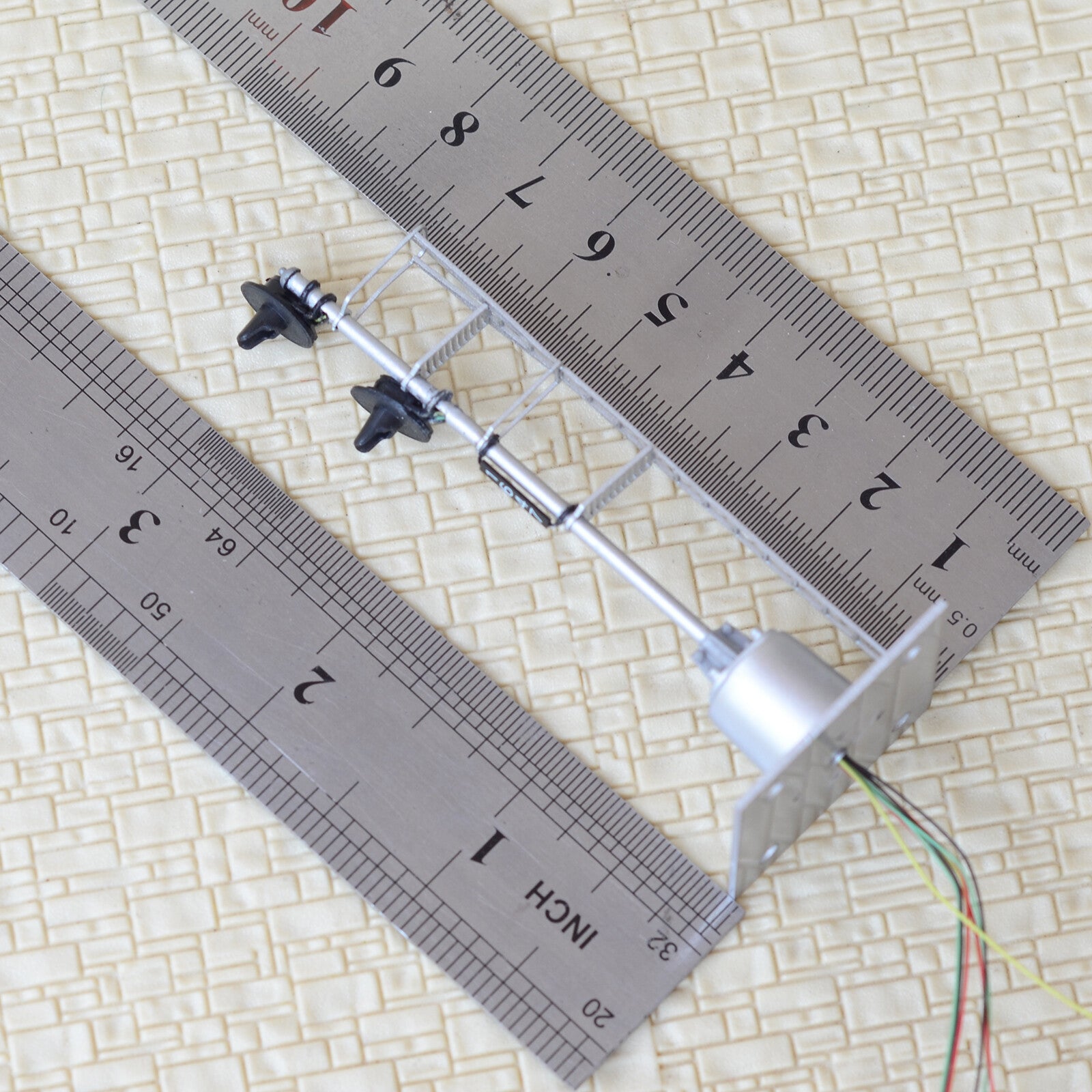 1 x HO scale model railroad 3-colors searchlight signal 2 heads laser solder #22