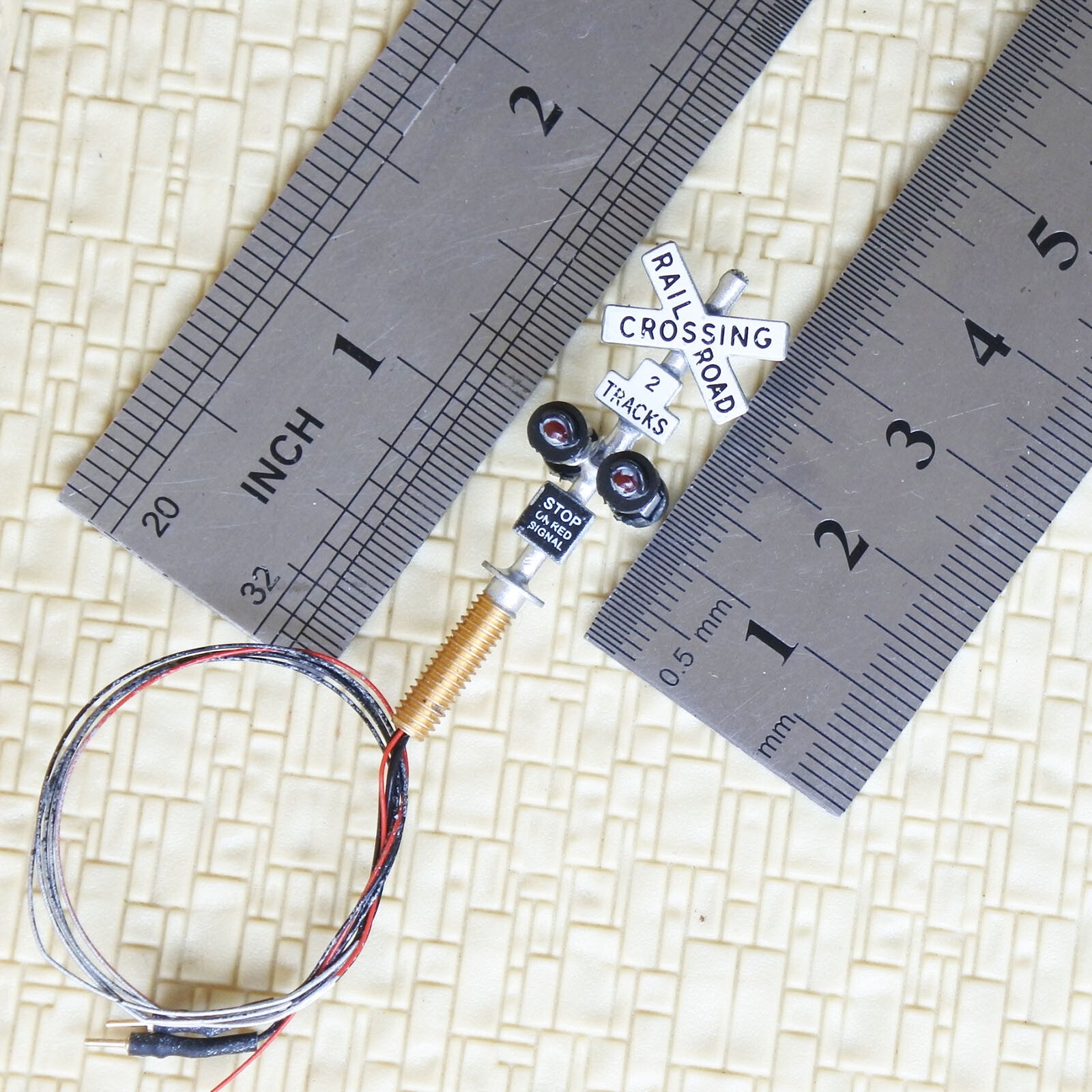 1 x N scale railroad grade crossing signal light 2 track sign LED made #csnSL3X