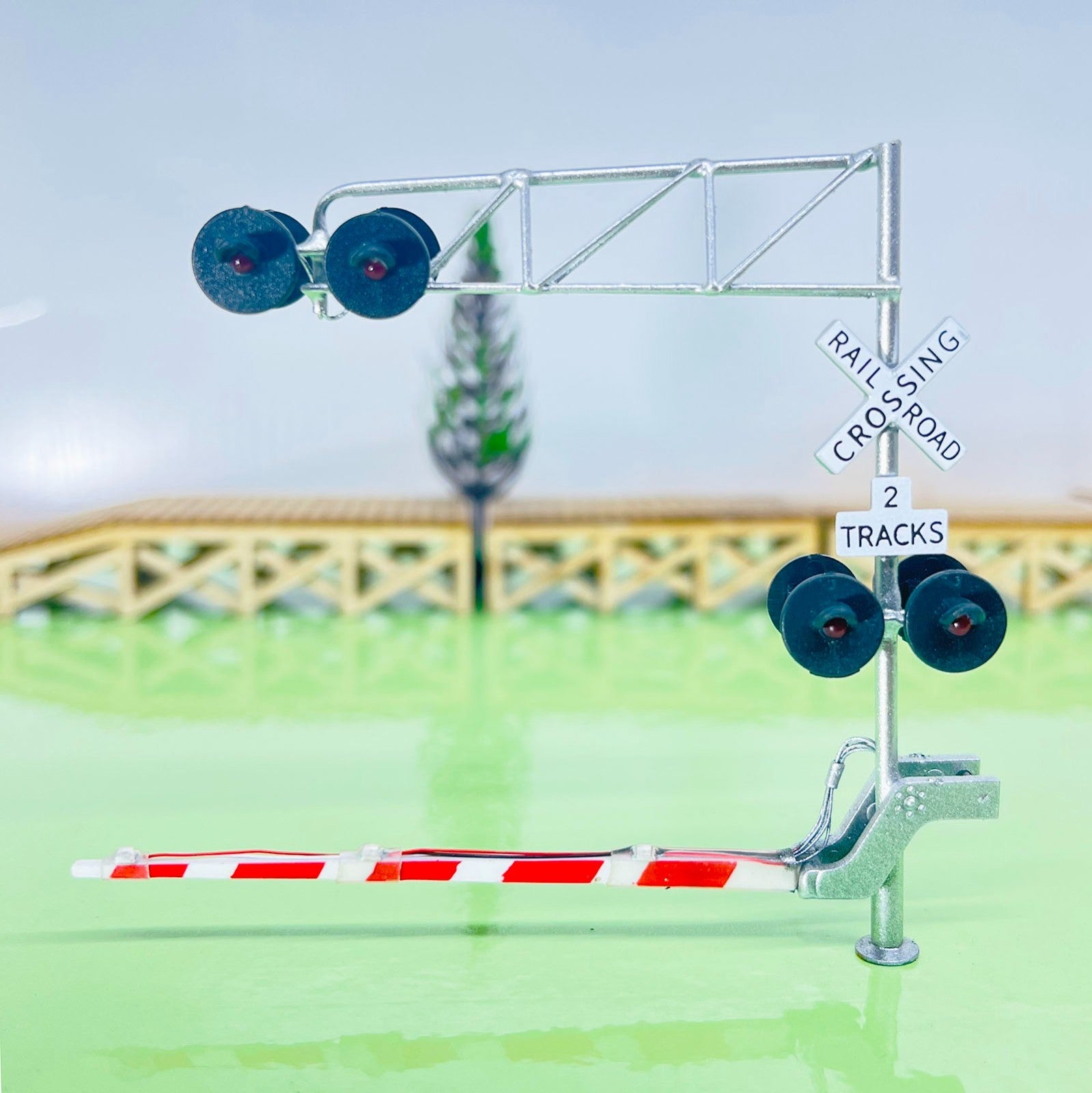 1 x HO scale model cantilever grade crossing signal with light on gate #C27DGWL