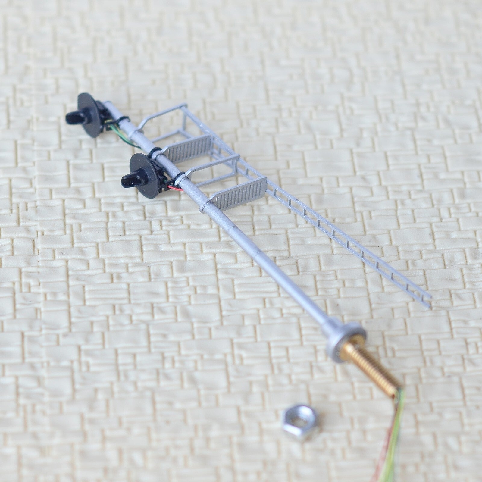 1 x HO scale model railroad LED searchlight signal 3-colors 2 heads metal #MM2