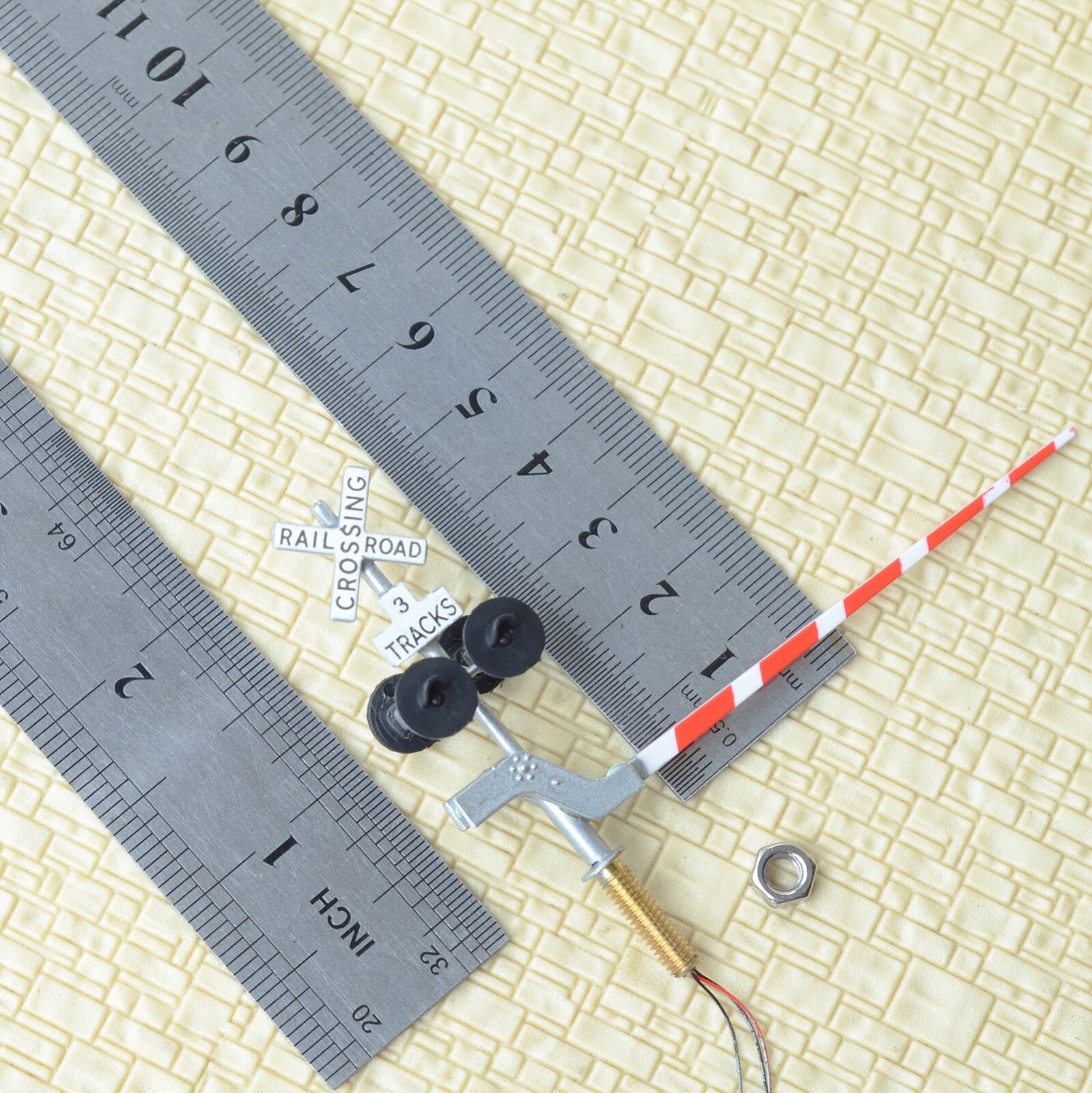 2 x HO scale railroad grade crossing signal arm gate stop lever 3 tracks #S43R