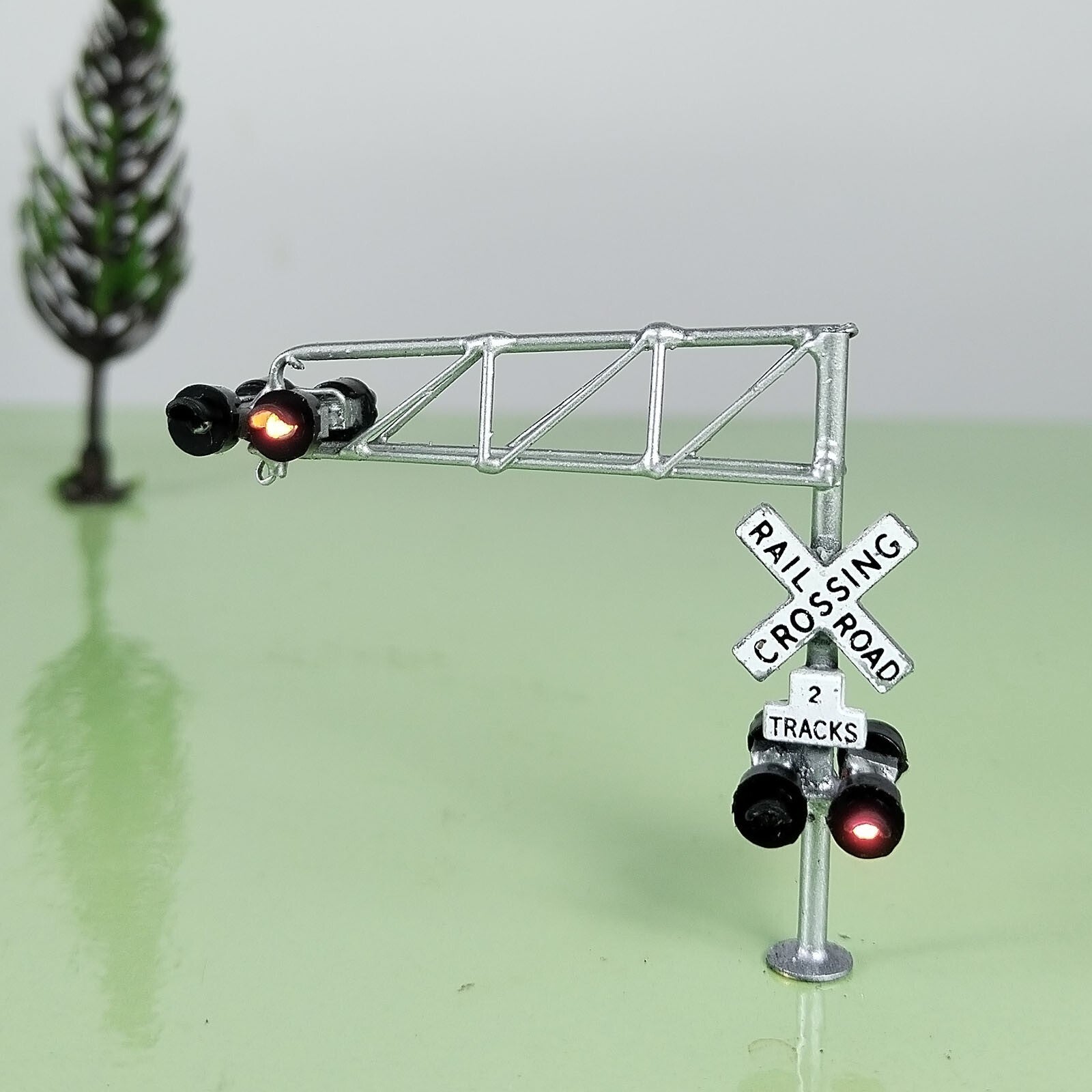 1 x N scale model cantilever grade crossing signal without gate arm barrier C160