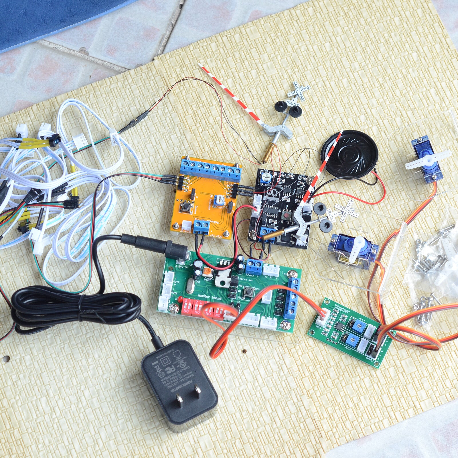 1 x full set HO scale crossing signal moving gate automatic system sound effect