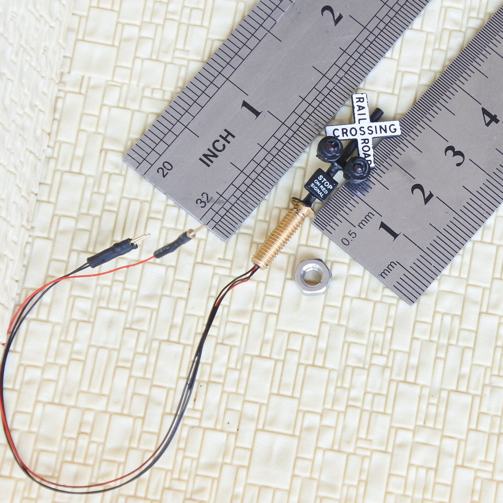 1 x N scale railroad grade crossing signal light 2 track sign LED made #csnBL6