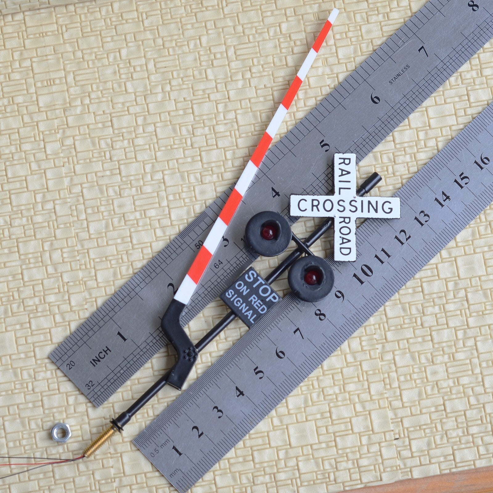 2 x N scale railroad grade crossing signal gate stop lever arm + flasher #NB20