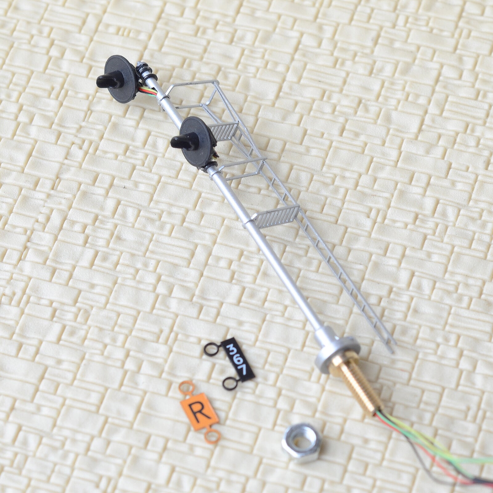 1 x HO scale model railroad 3-colors searchlight signal 2 heads indicator #T2