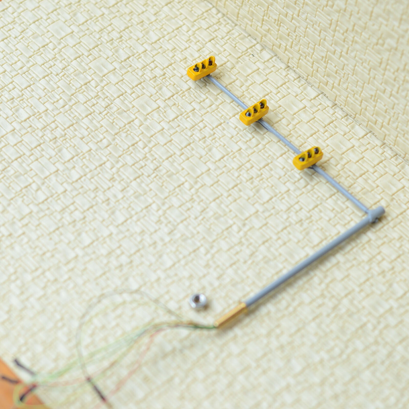 2 x HO / OO traffic light signal LED model train 3 lanes walk street sign #V3B3