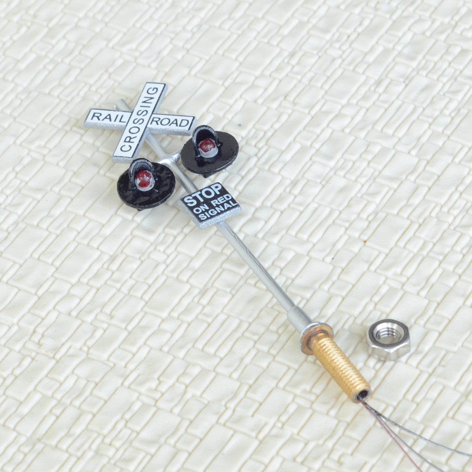 1 x OO / HO Scale railroad crossing signals LED made 2 target faces silver