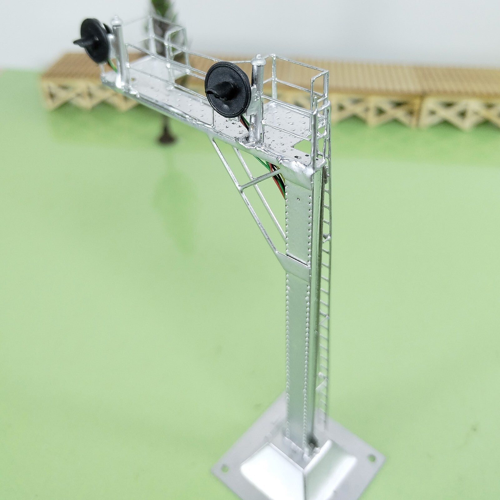 1 x HO scale searchlight cantilever signal bridge metal 3-colors metal #CS11