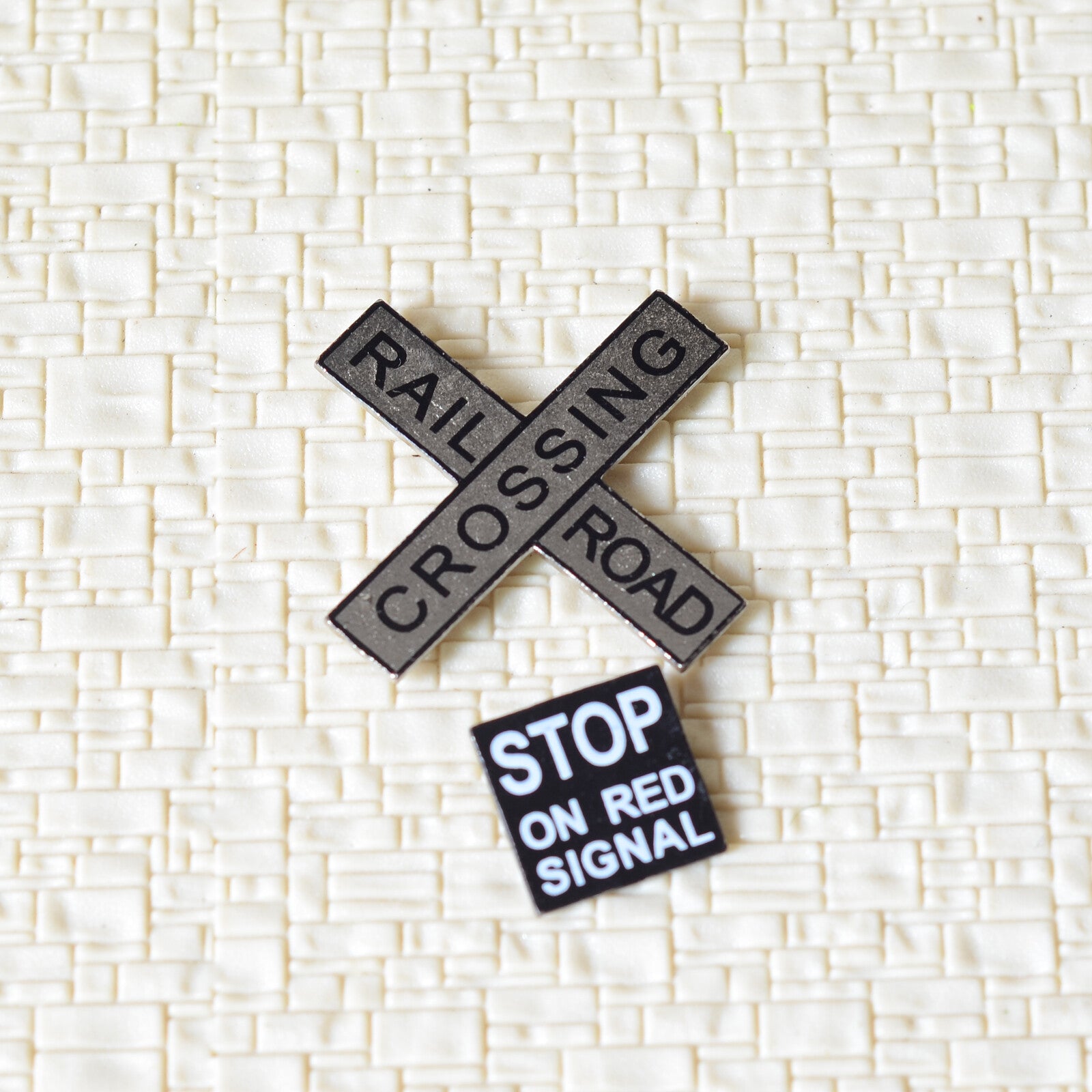 4 x O scale railroad crossing signals parts crossing bulk and sign #1