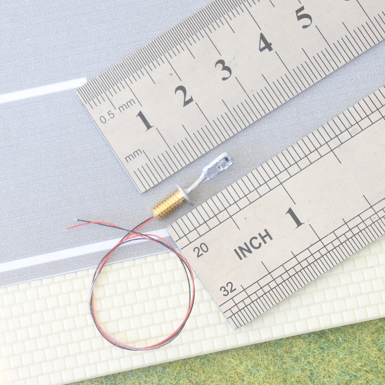 5 x OO / HO modern street bracket light model wall lamp posts LED building #W100