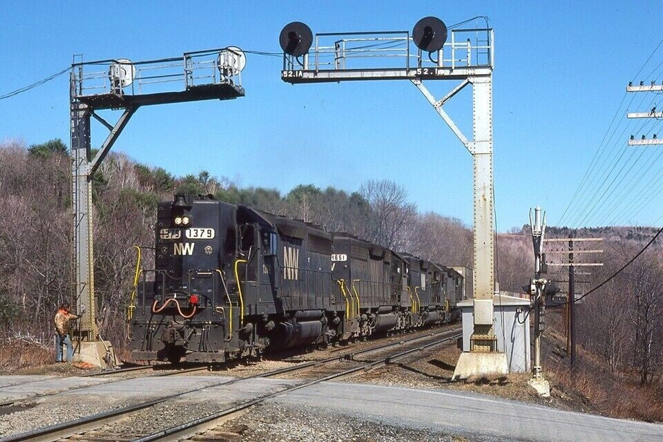 1 x HO scale searchlight cantilever signal bridge metal 3-colors metal #CS11