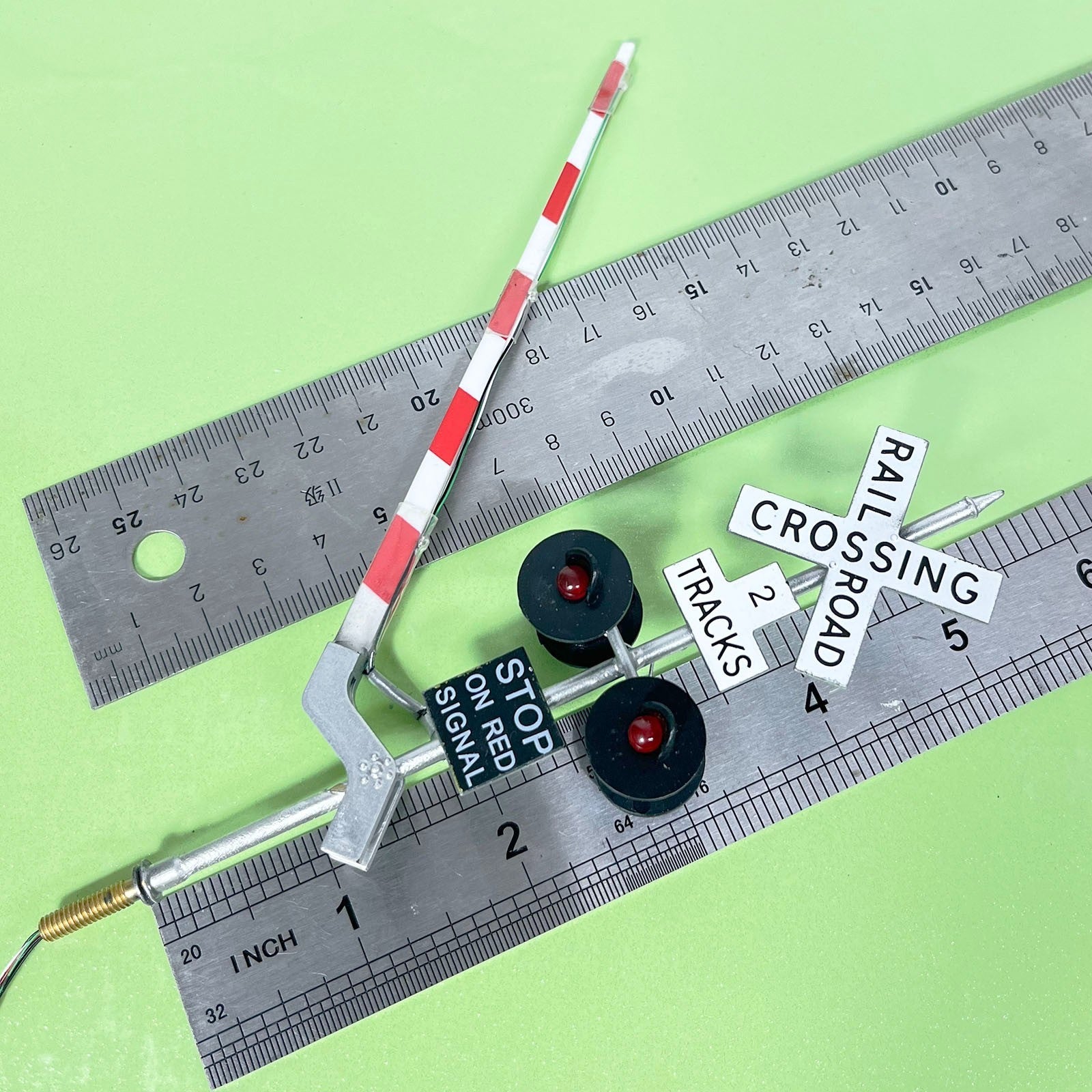 2 x O scale model grade crossing signal with gate arm barrier lights #C48GLB