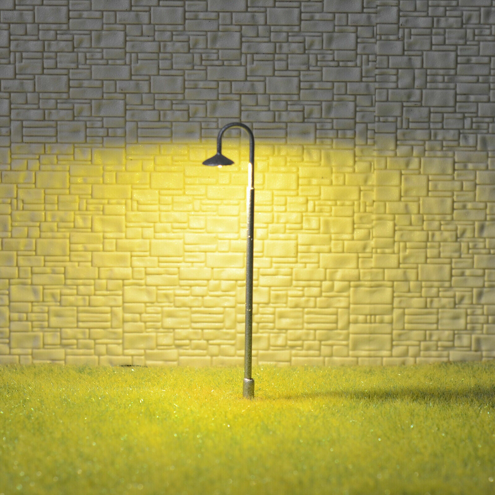 5 x OO / HO scale LED street light railway path Lamp post with screw base #705SL