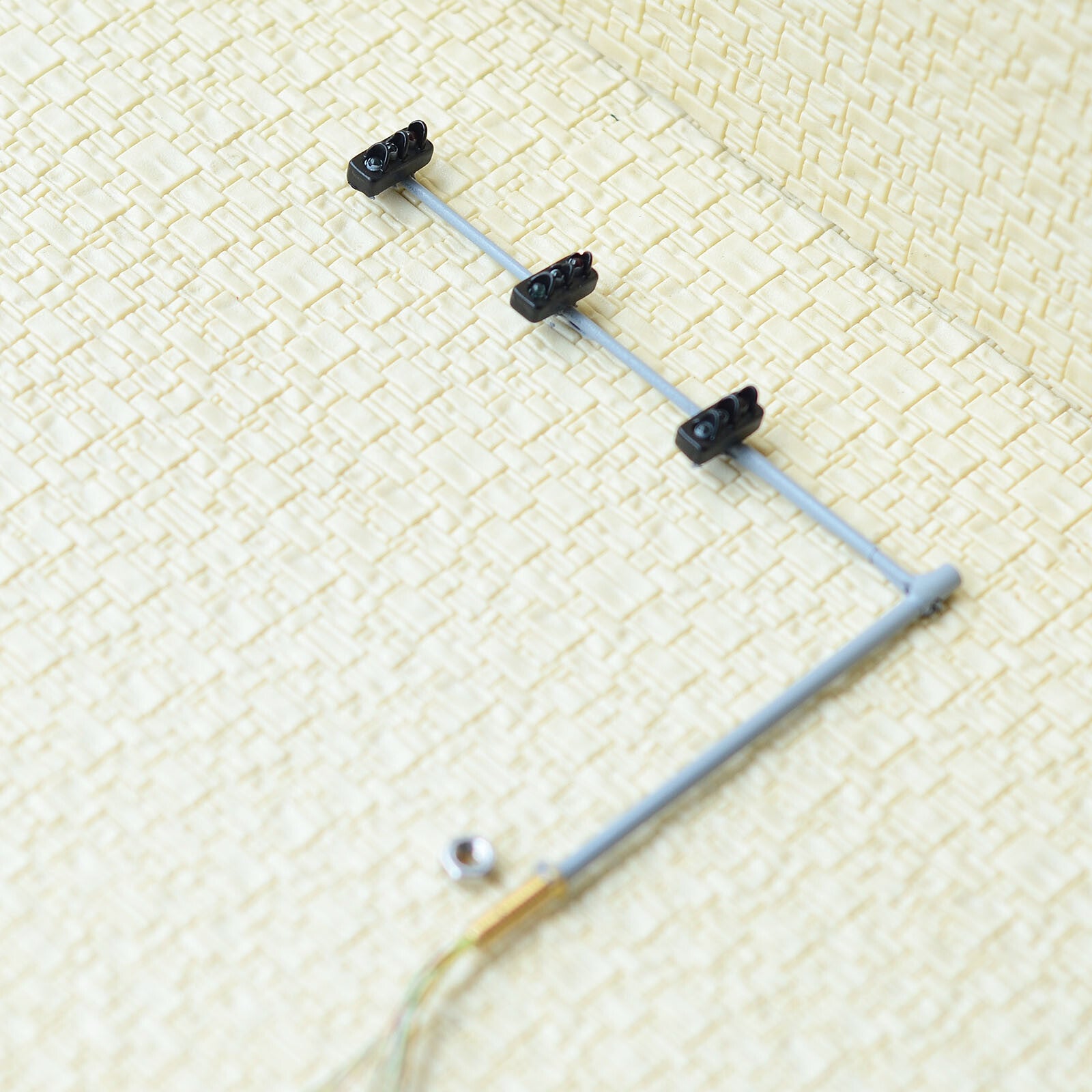 2 x HO / OO traffic light signal LED model train 3 lanes walk street sign #V3B3