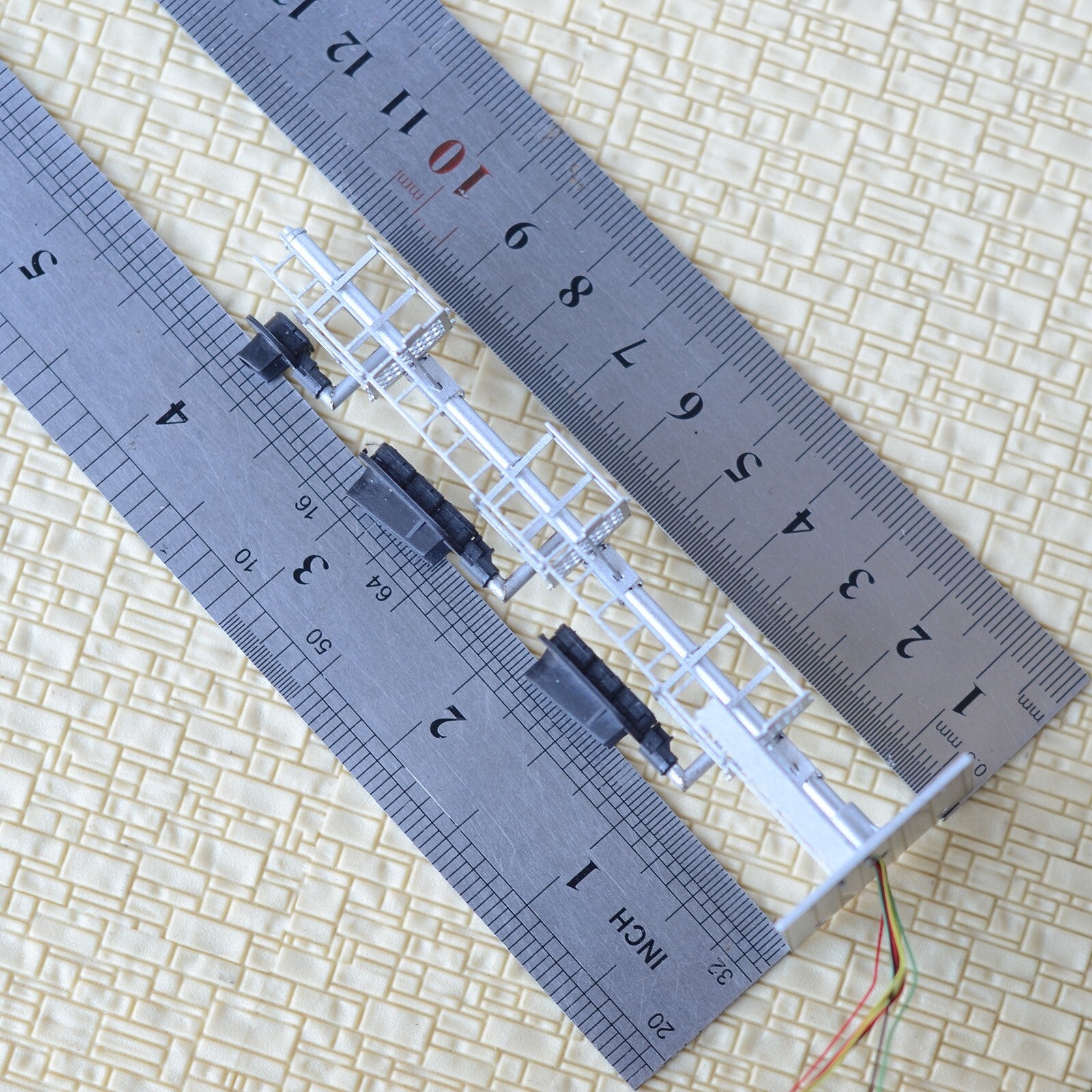 1 x HO scale model 3 colors block signal 3 heads Darth Vader style LED #F133