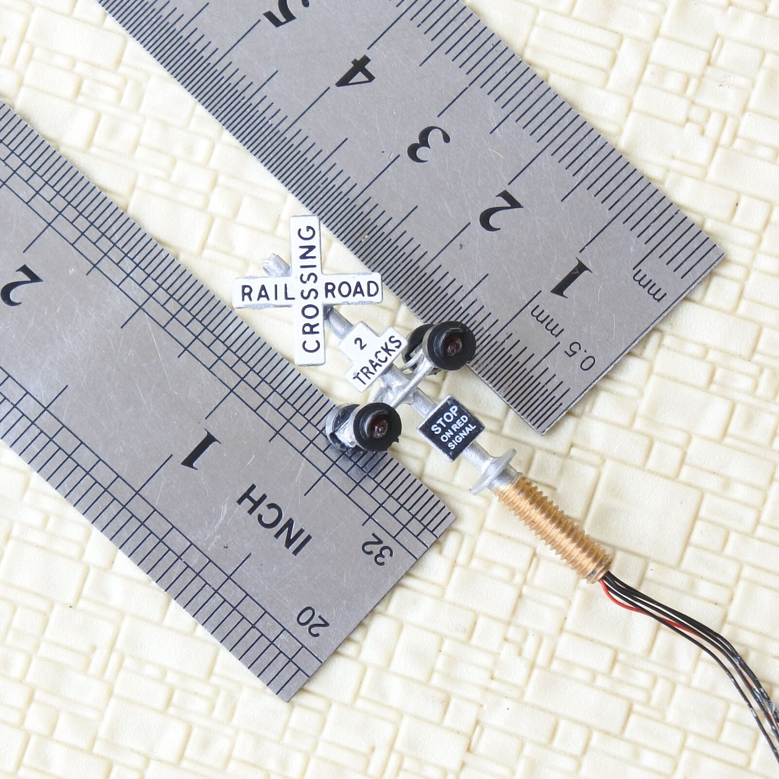 1 x N scale railroad grade crossing signals 2 tracks LED lights 4 target #CSn4s