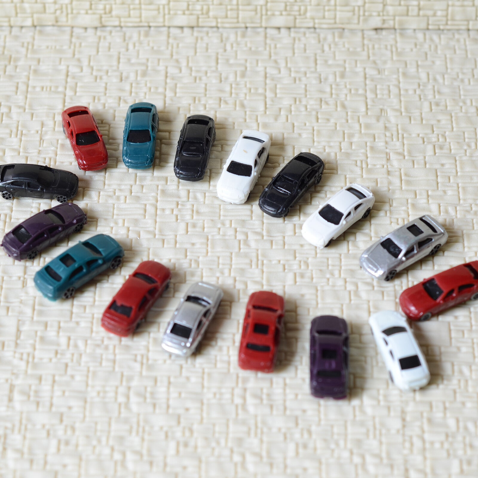 50 pcs Z Scale 1:220 painted Model Cars Z gauge